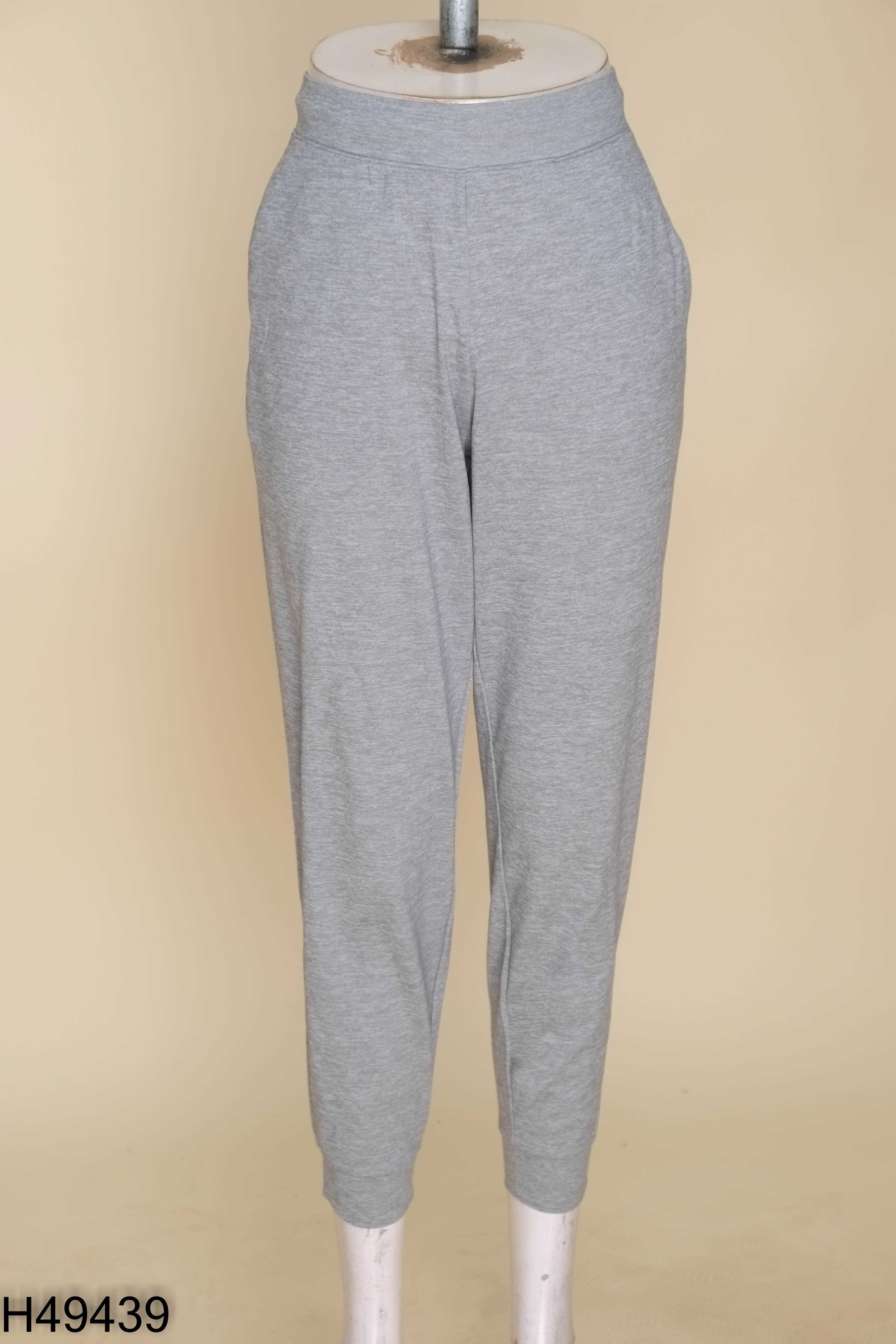 Quần vải xám UNIQLO trơn baggy