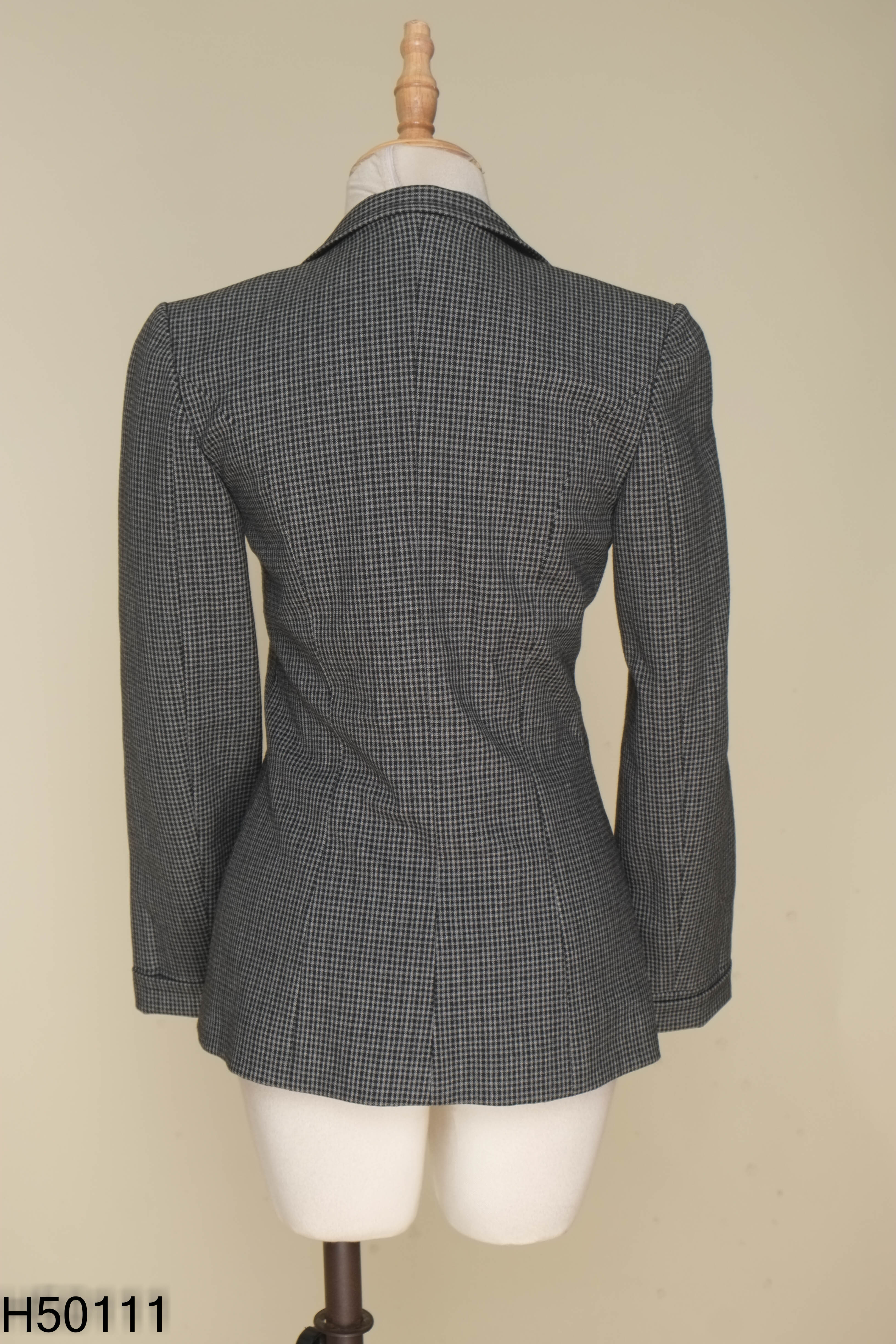 Áo vest kẻ đen