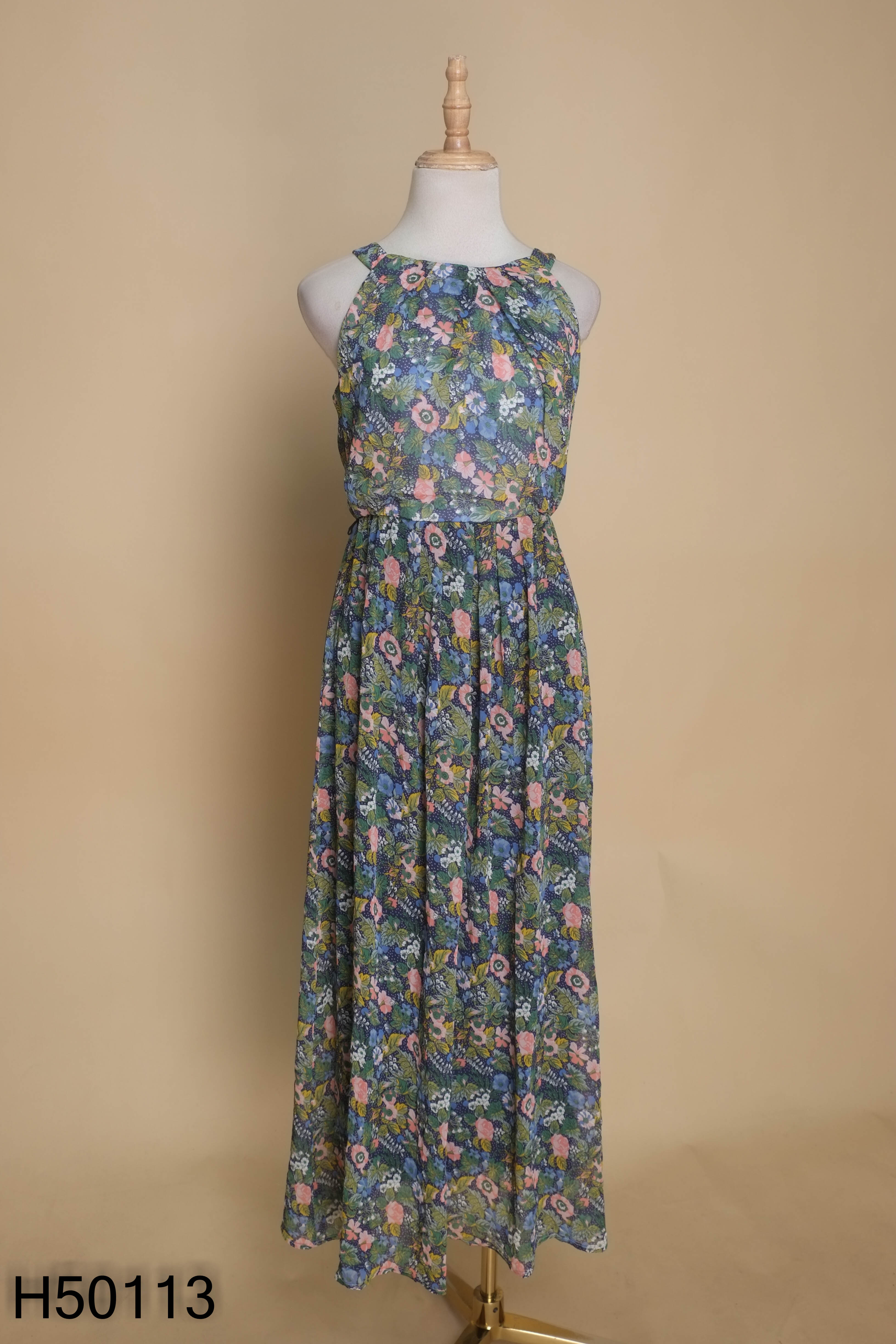 Váy xanh hoa cổ yếm