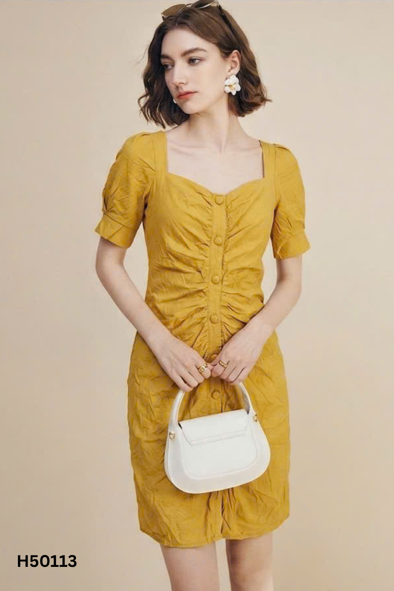 Váy vàng dúm phối cúc