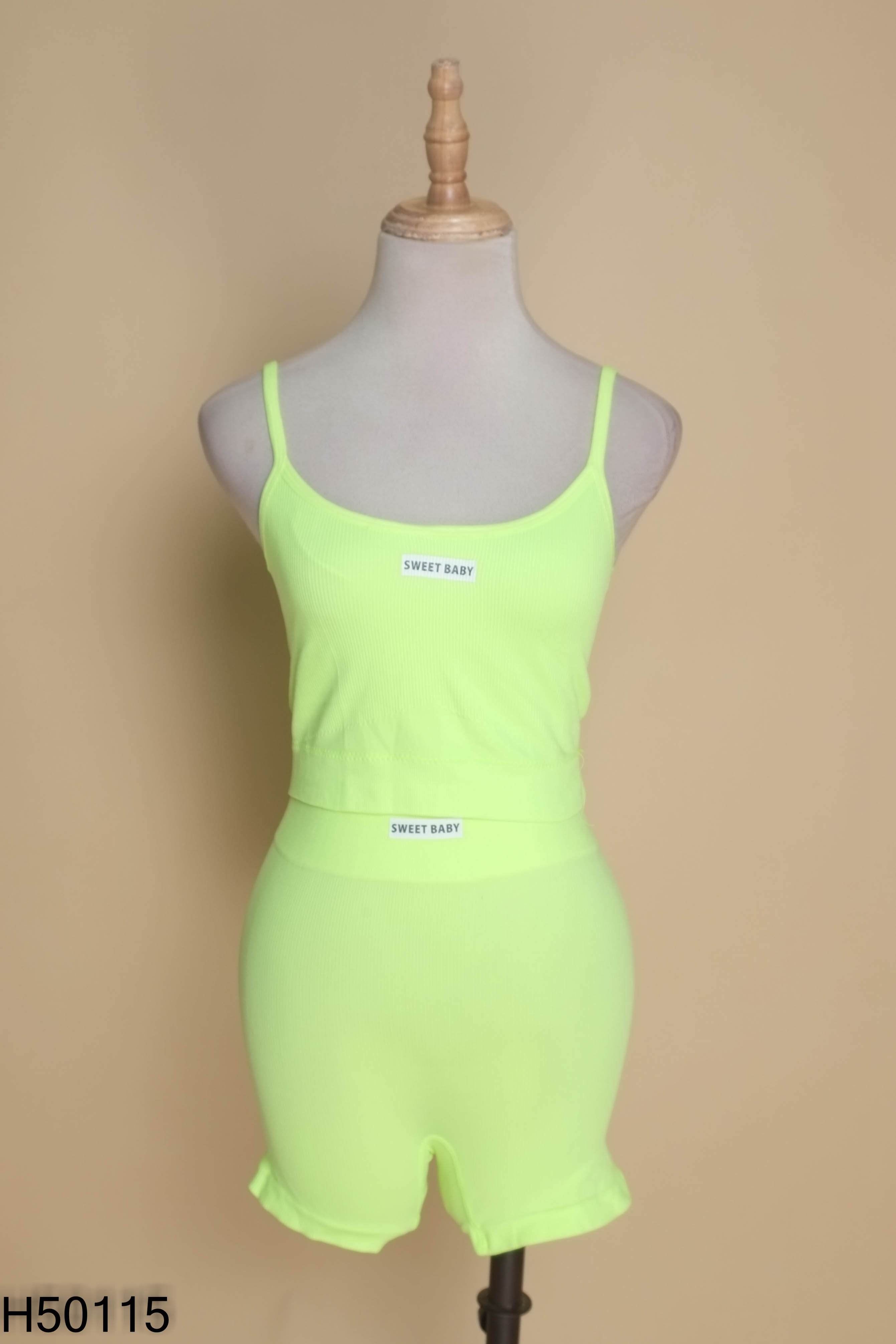 Set đồ xanh neon