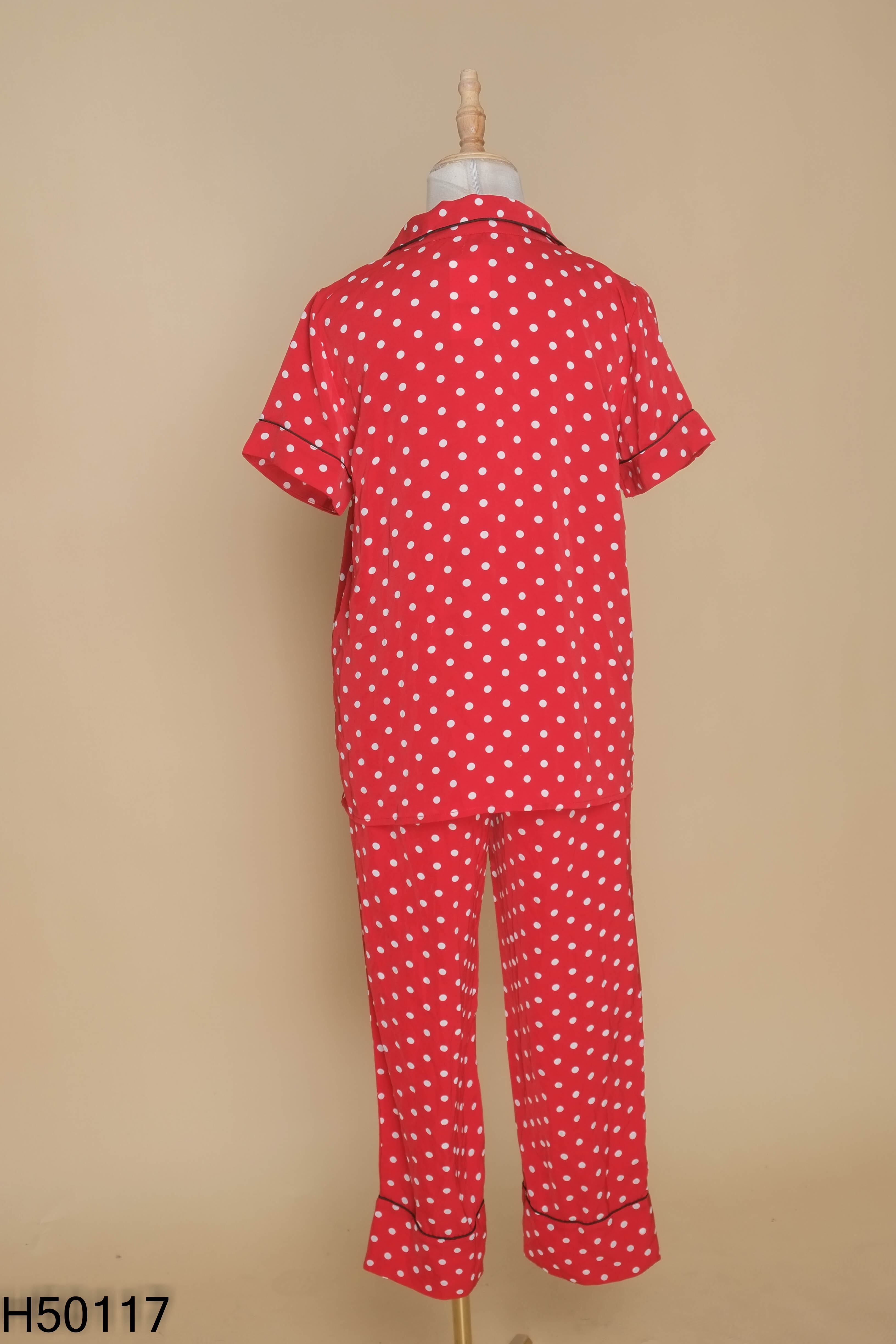 Set pijama đỏ chấm bi trắng