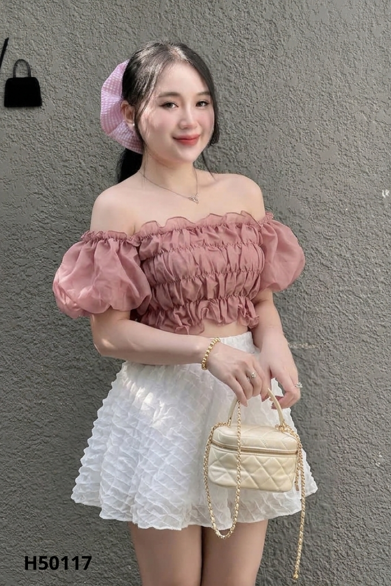 Set Áo croptop hồng nhún + Chân váy trắng