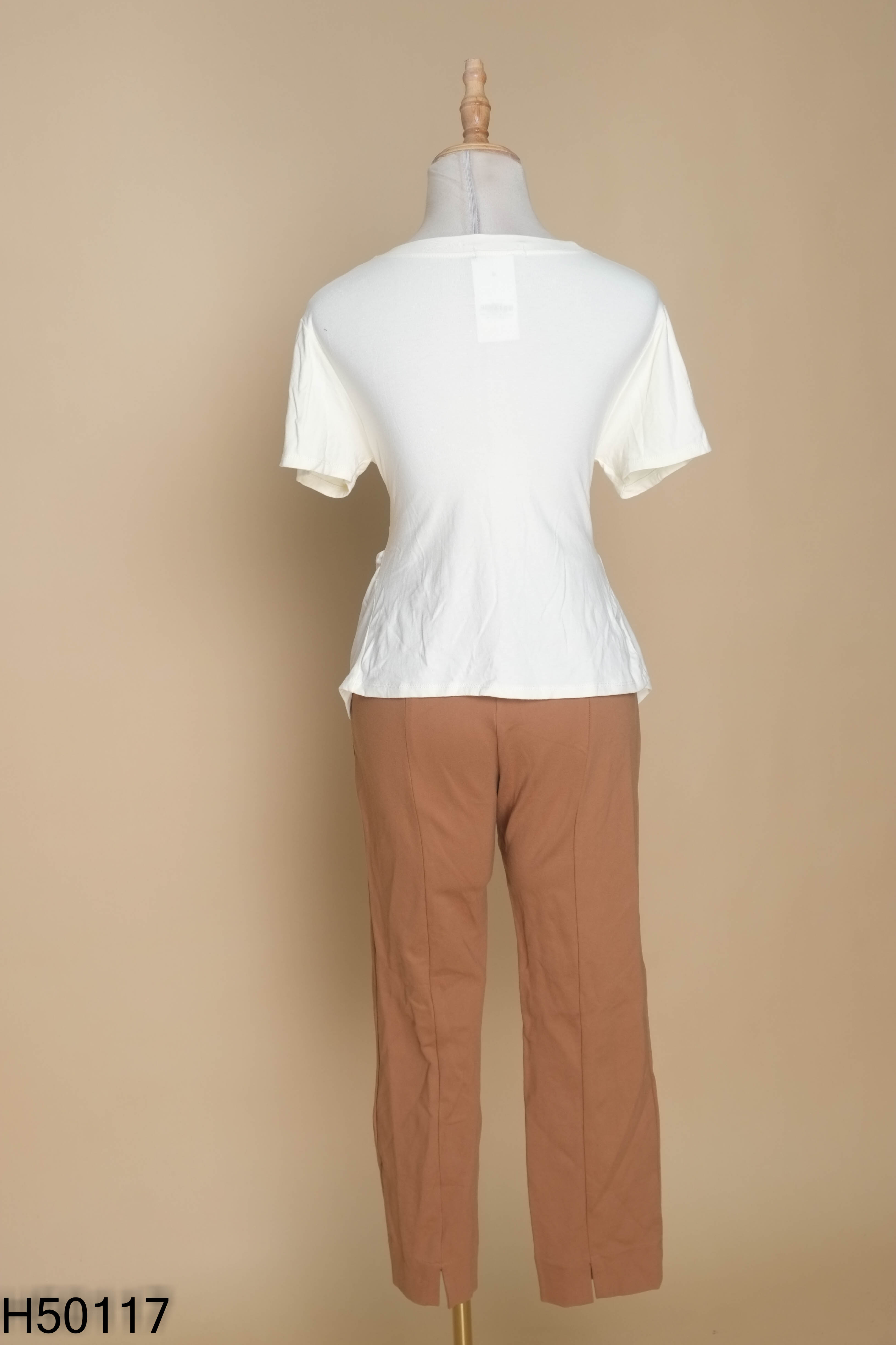 Set Áo thun kem phối chéo + Quần nâu