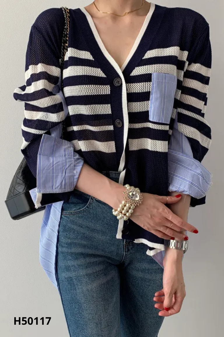 Áo sơ mi xanh sọc phối cardigan oversize
