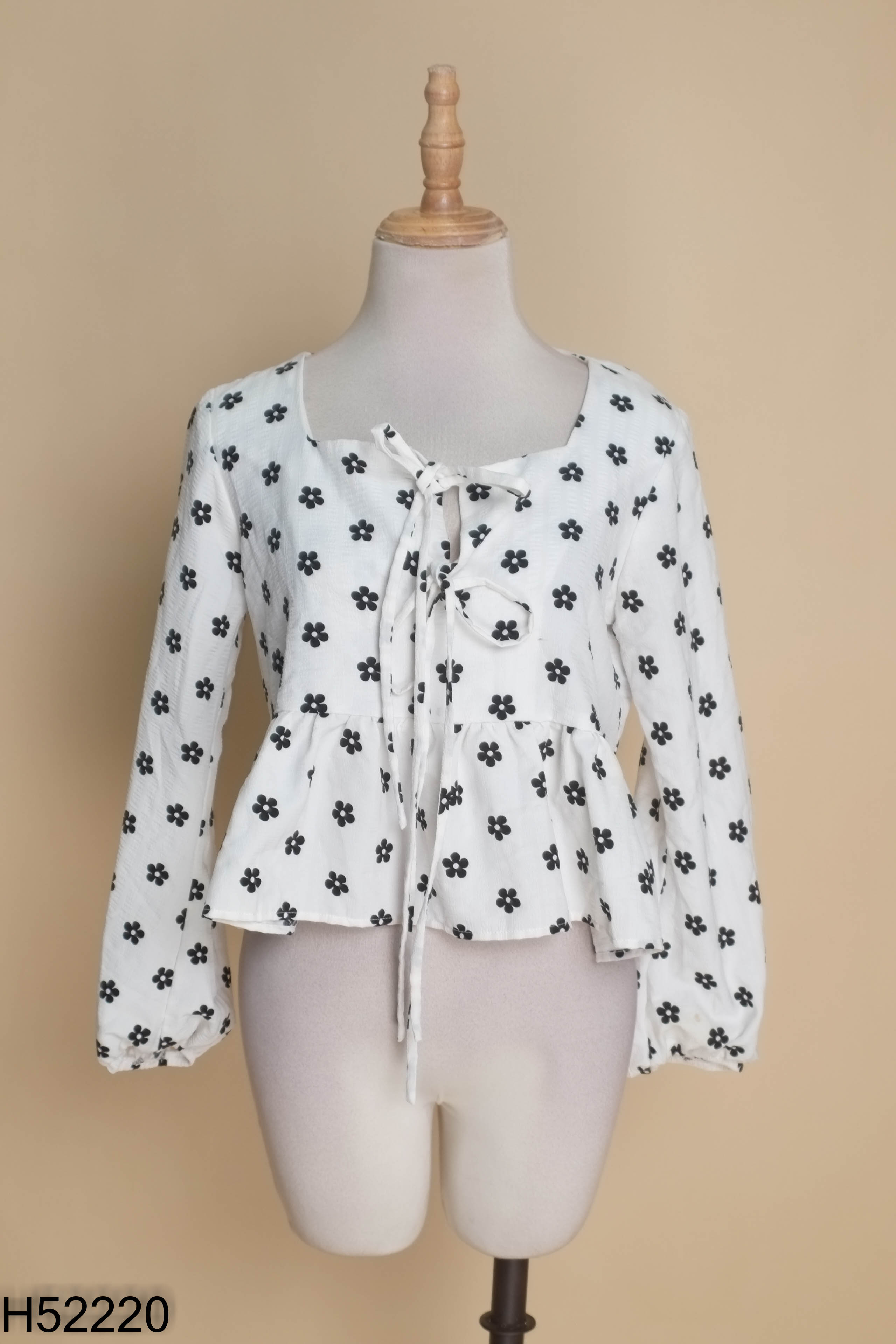 Áo babydoll trắng NAKED BY V họa tiết hoa