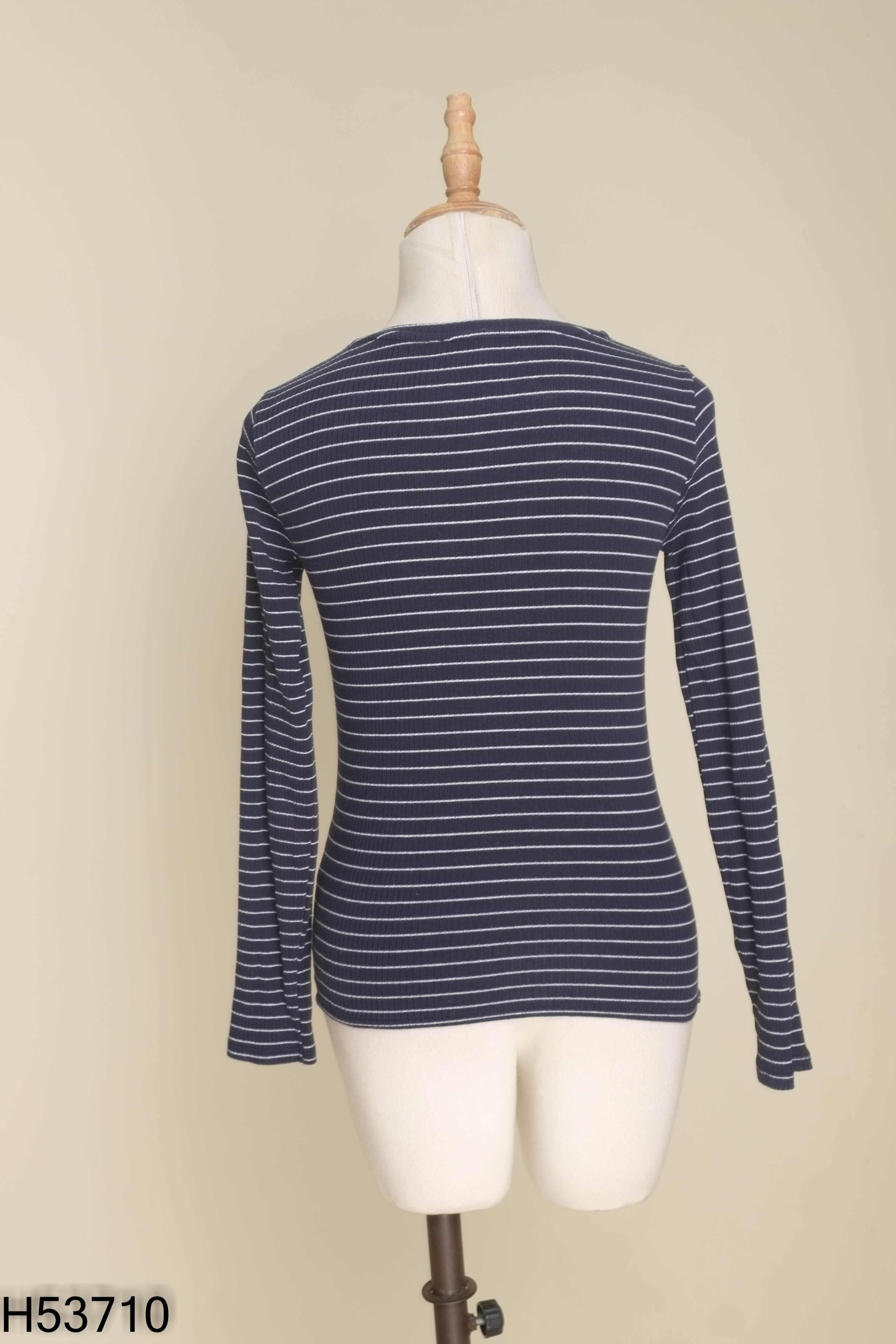 Áo len BERSHKA xanh than kẻ trắng