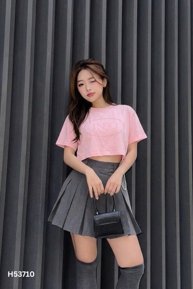 Set áo croptop hồng + chân váy xám