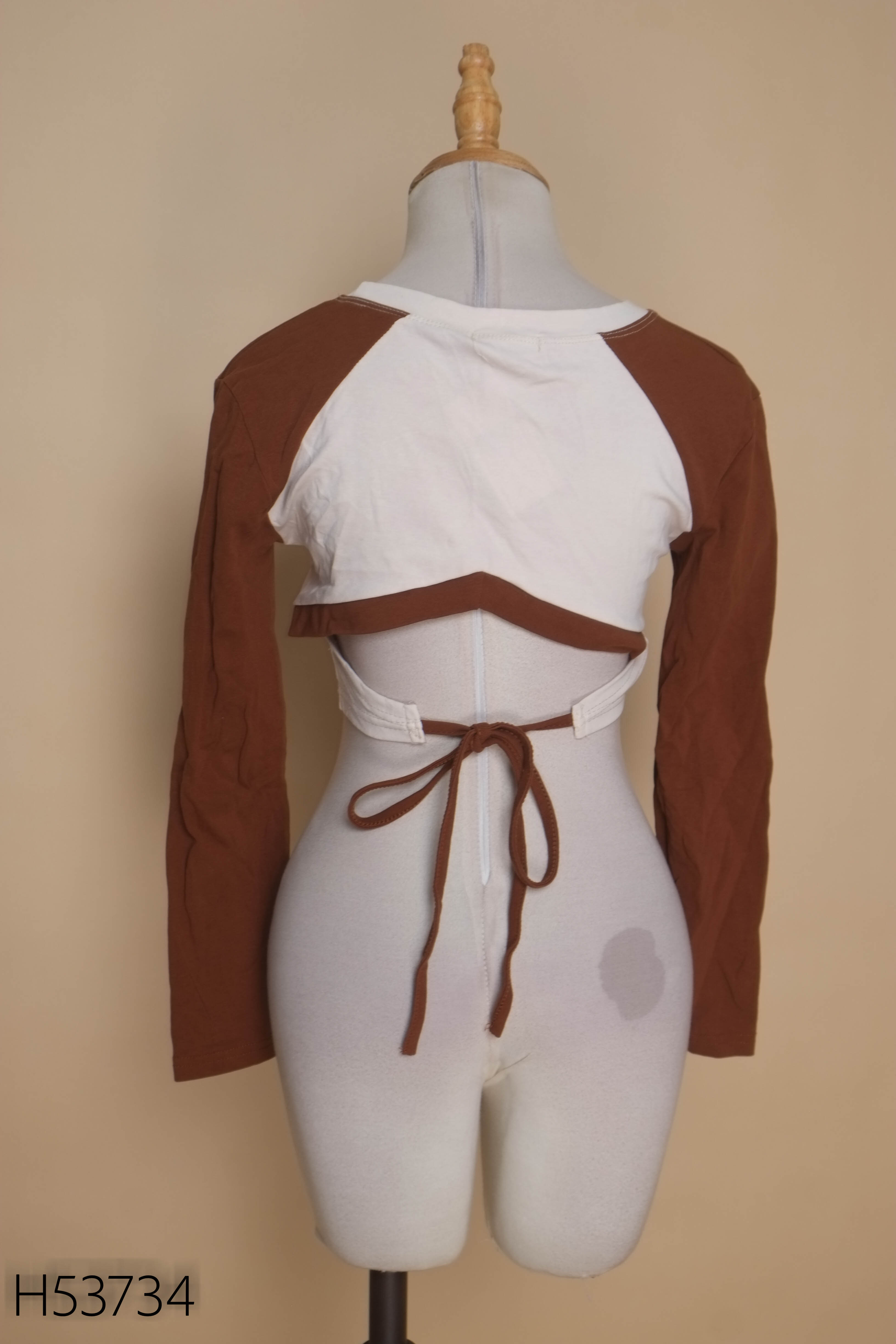 Áo croptop be phối nâu in chữ