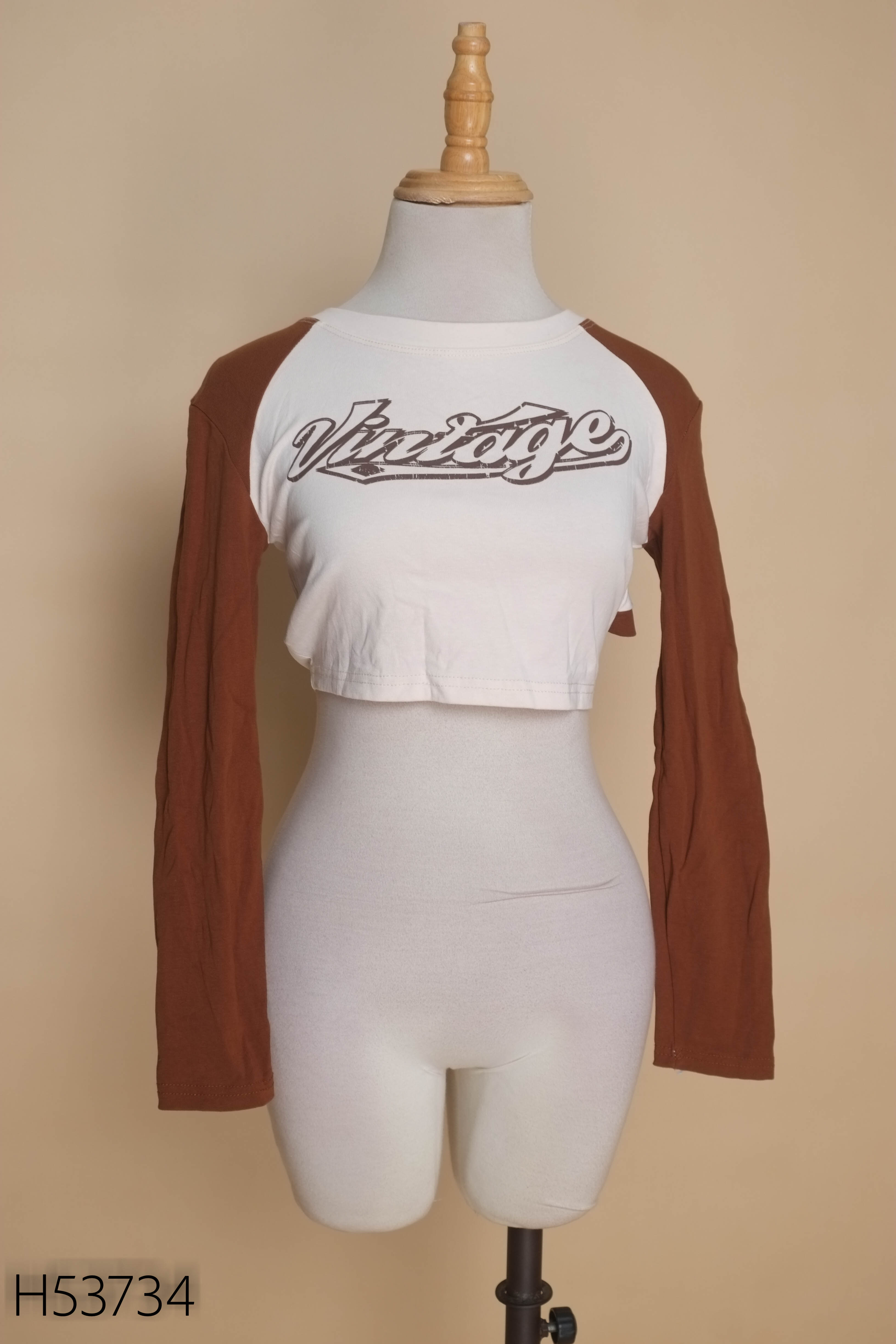 Áo croptop be phối nâu in chữ