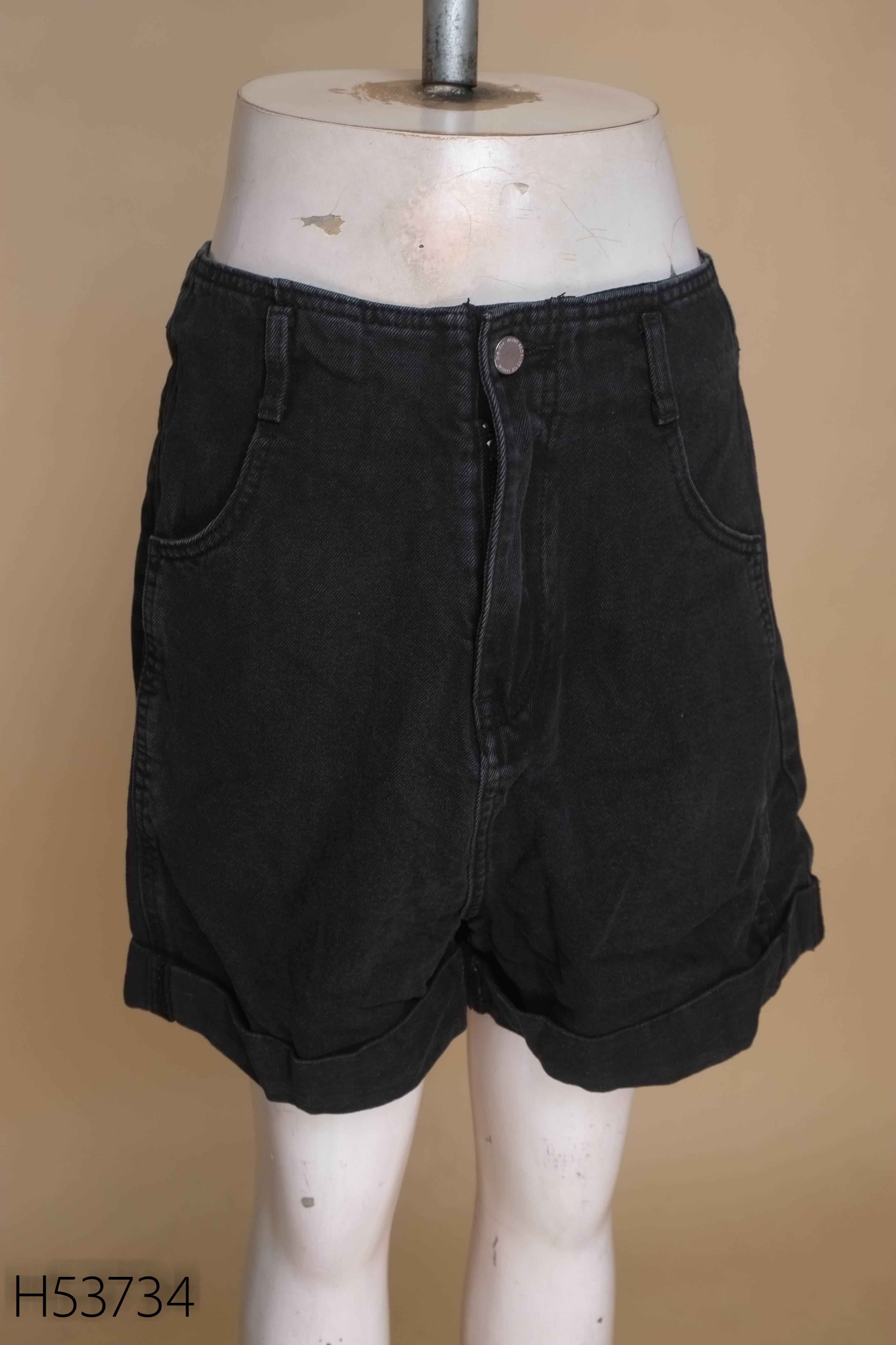 Quần shorts jeans đen trơn