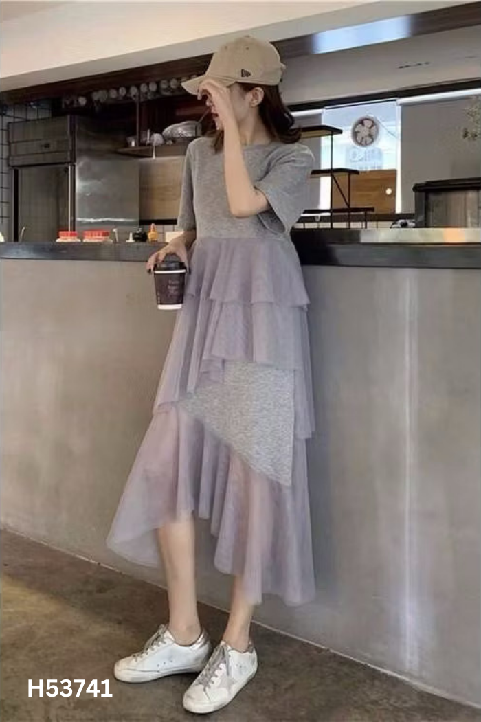 Váy xám xếp tầng