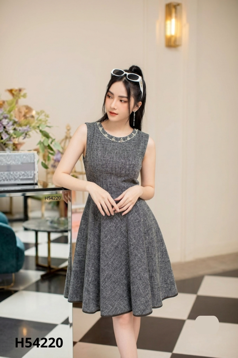 Váy HUONG BOUTIQUE xám sát nách