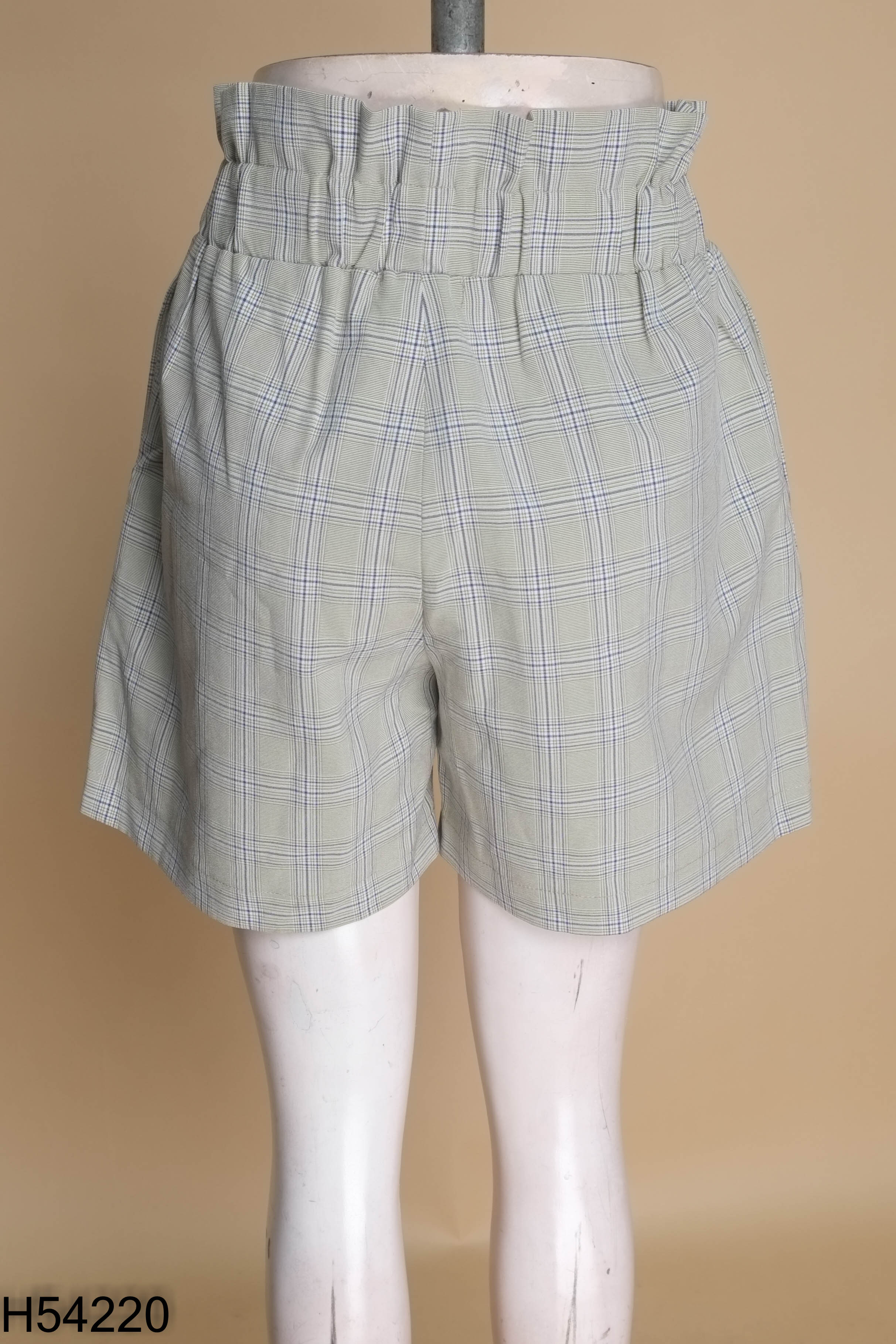 Quần shorts be kẻ