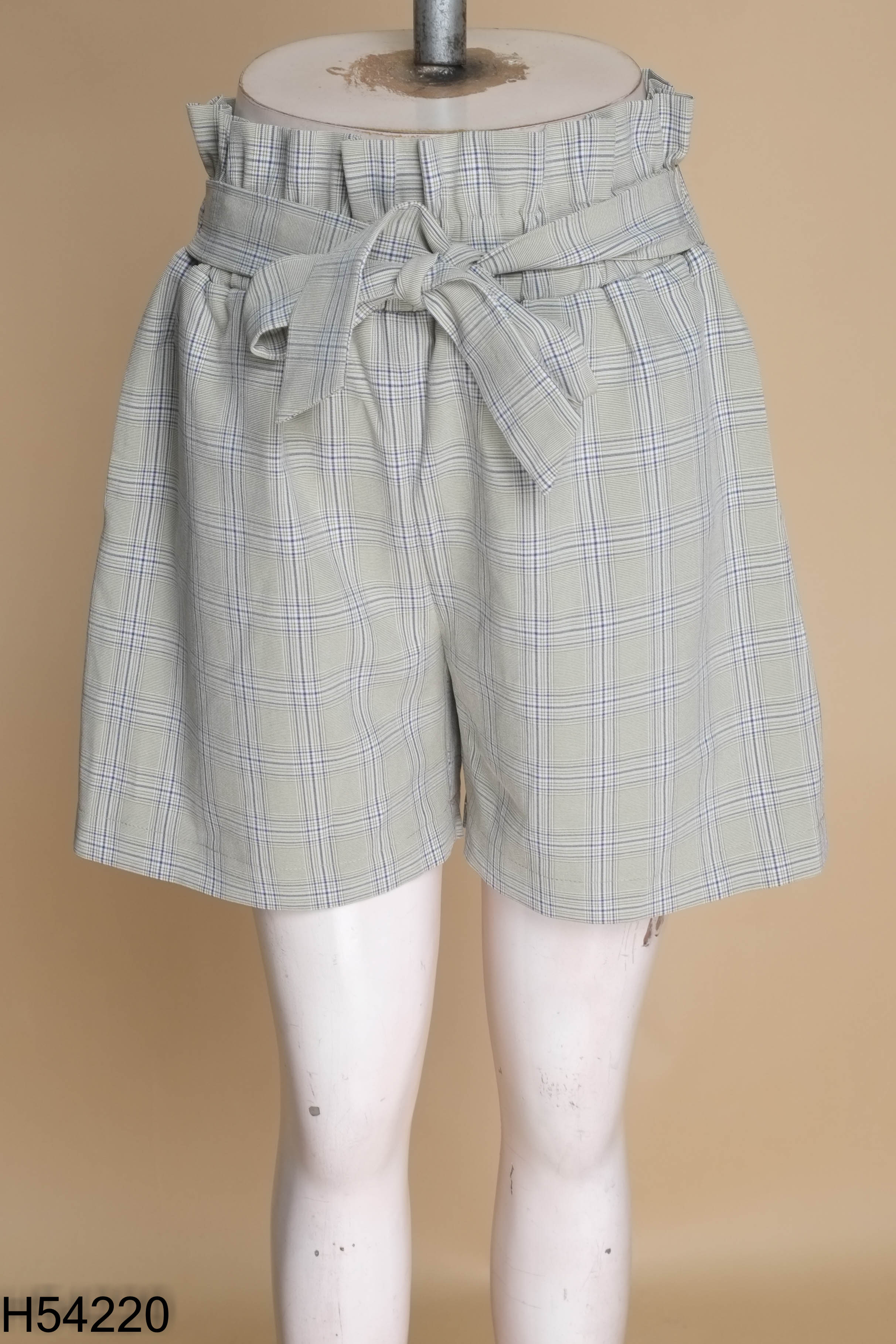 Quần shorts be kẻ