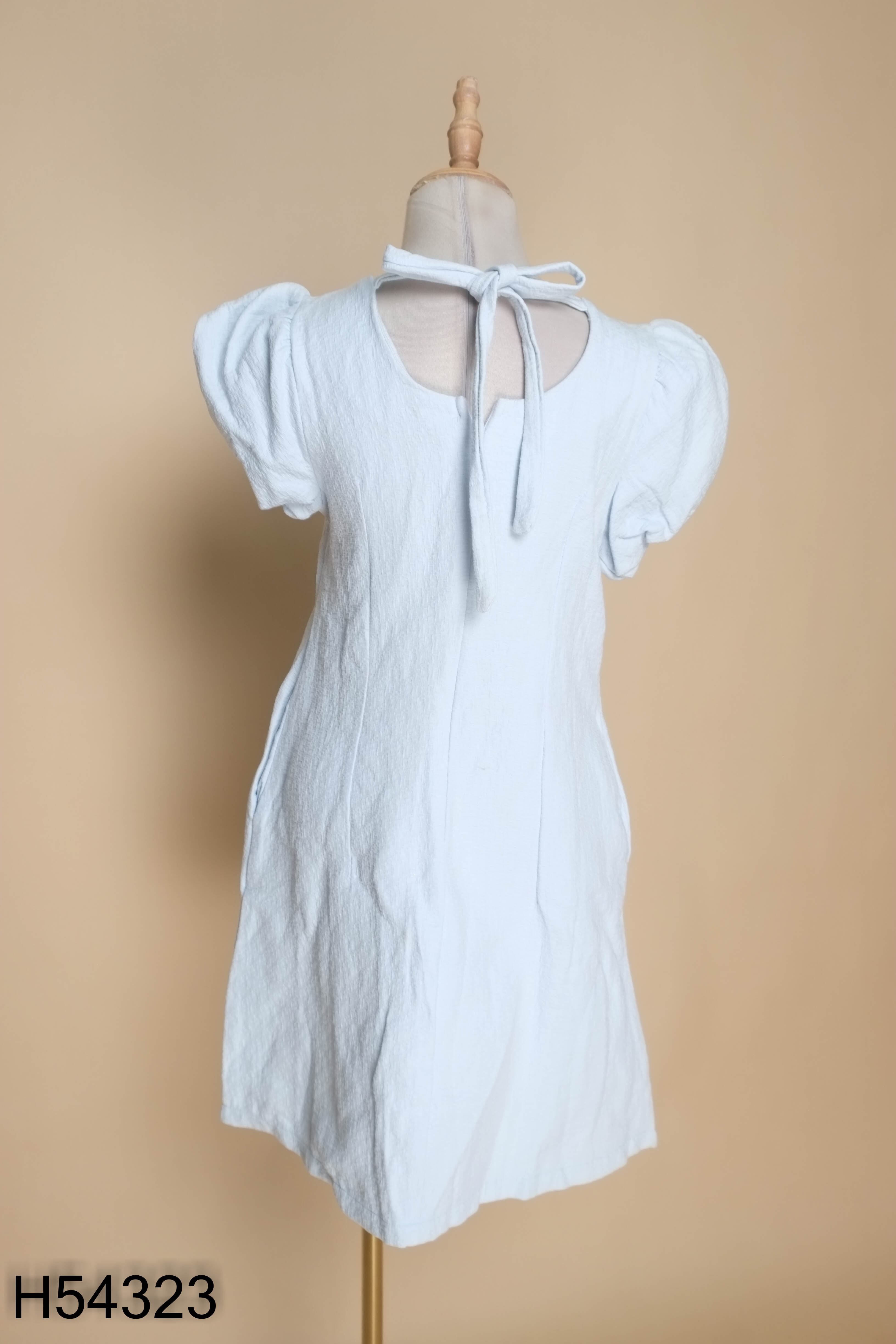 Váy xanh pastel trơn cổ tròn