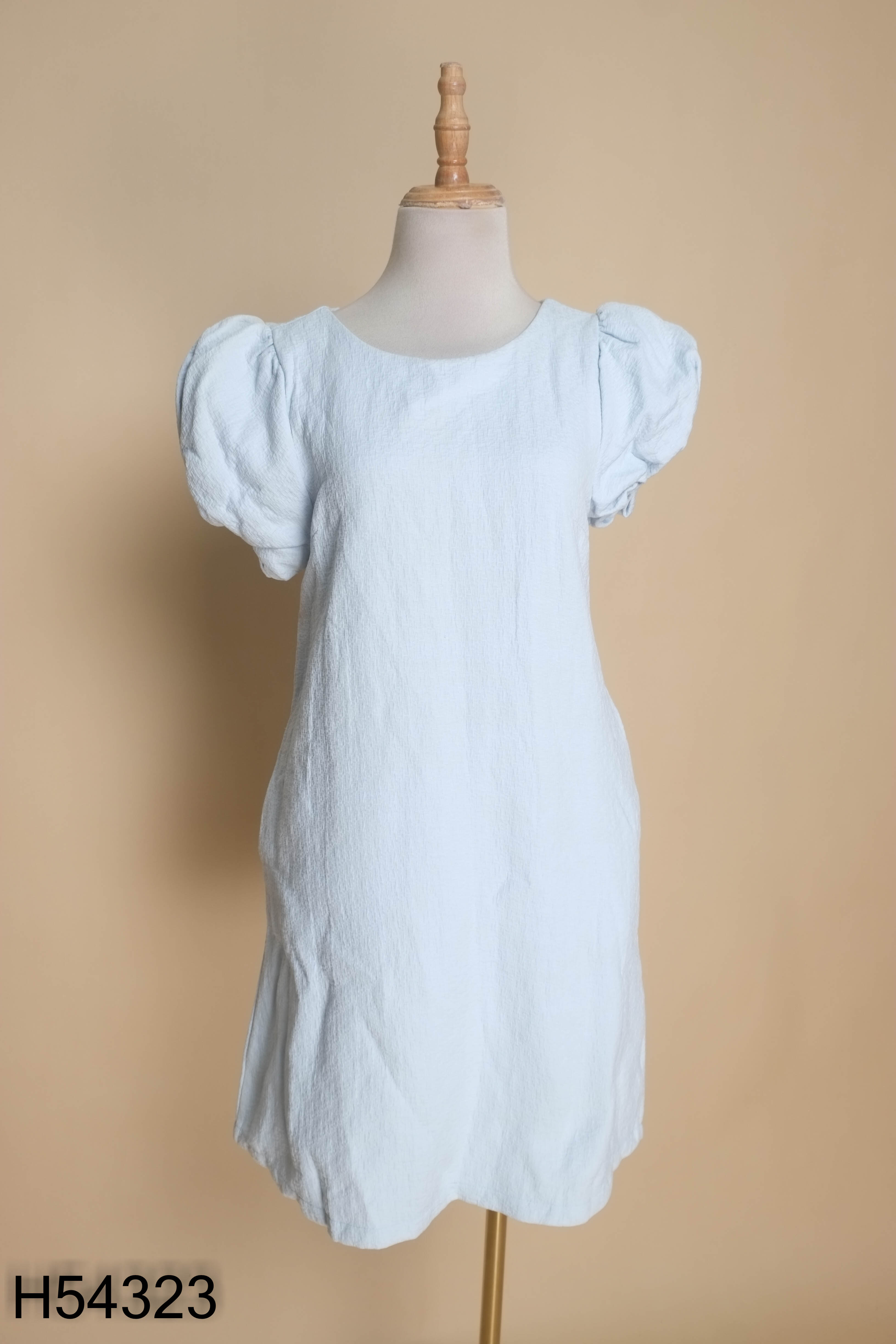 Váy xanh pastel trơn cổ tròn