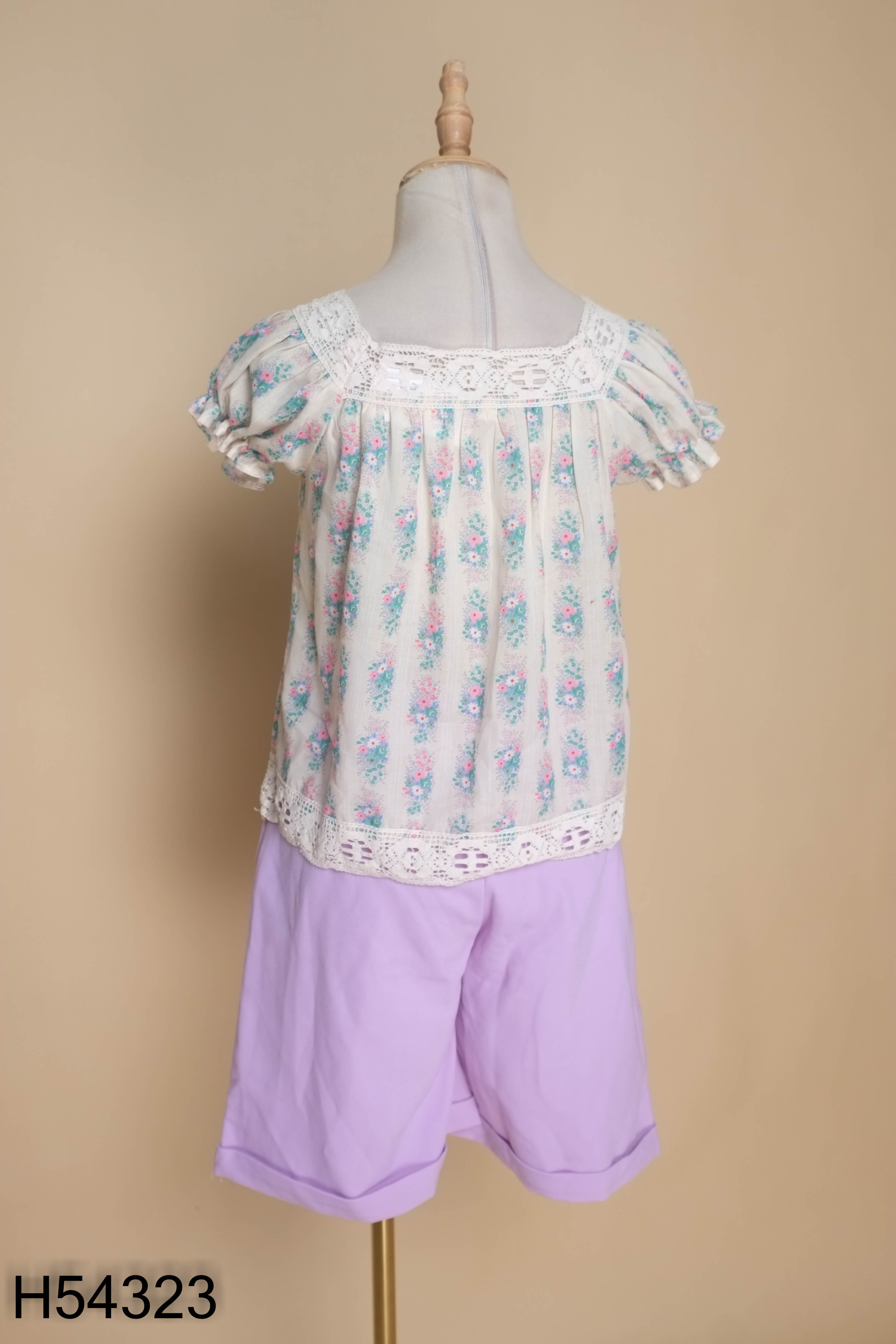 Set Áo babydoll vàng kem họa tiết + Quần short tím