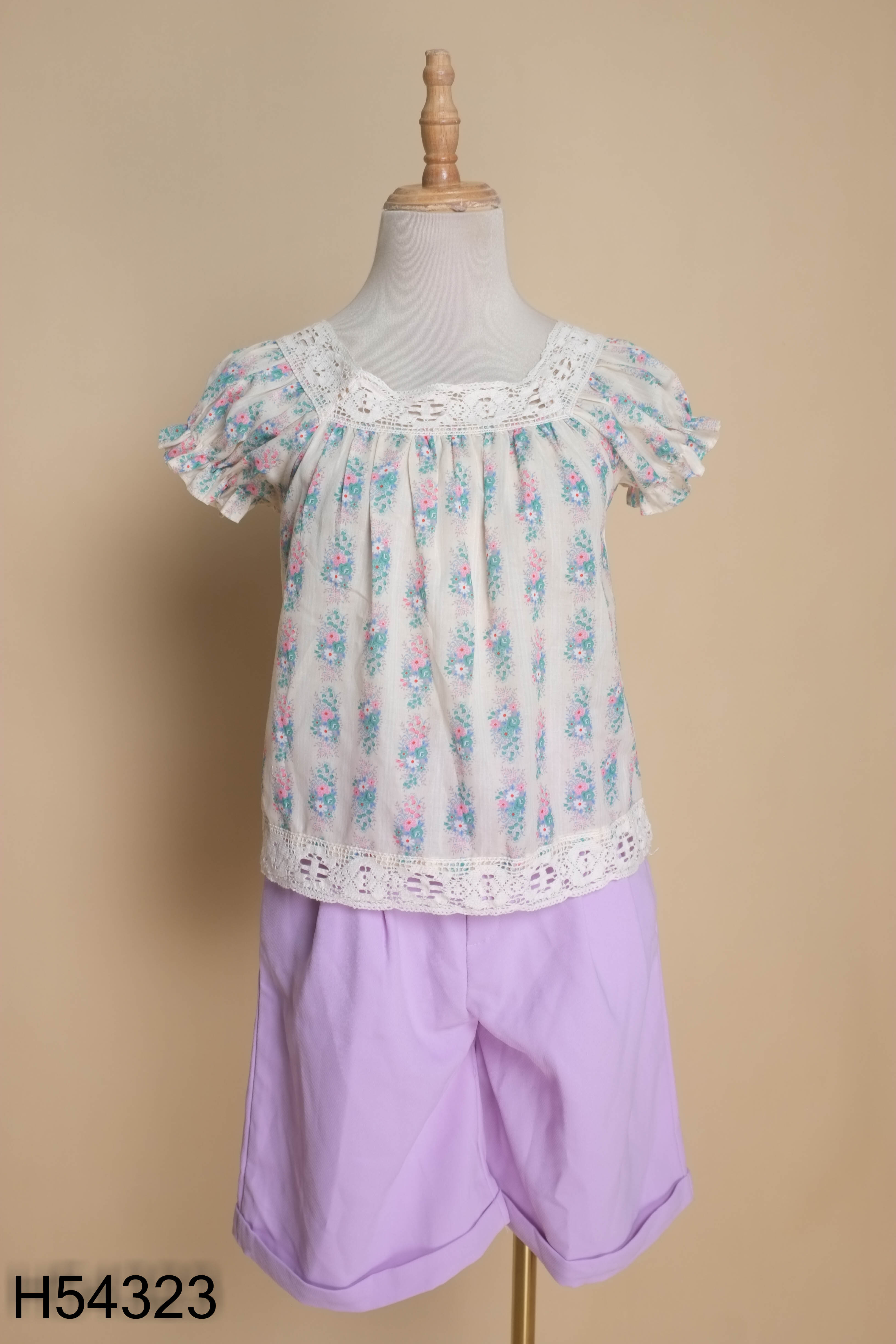 Set Áo babydoll vàng kem họa tiết + Quần short tím
