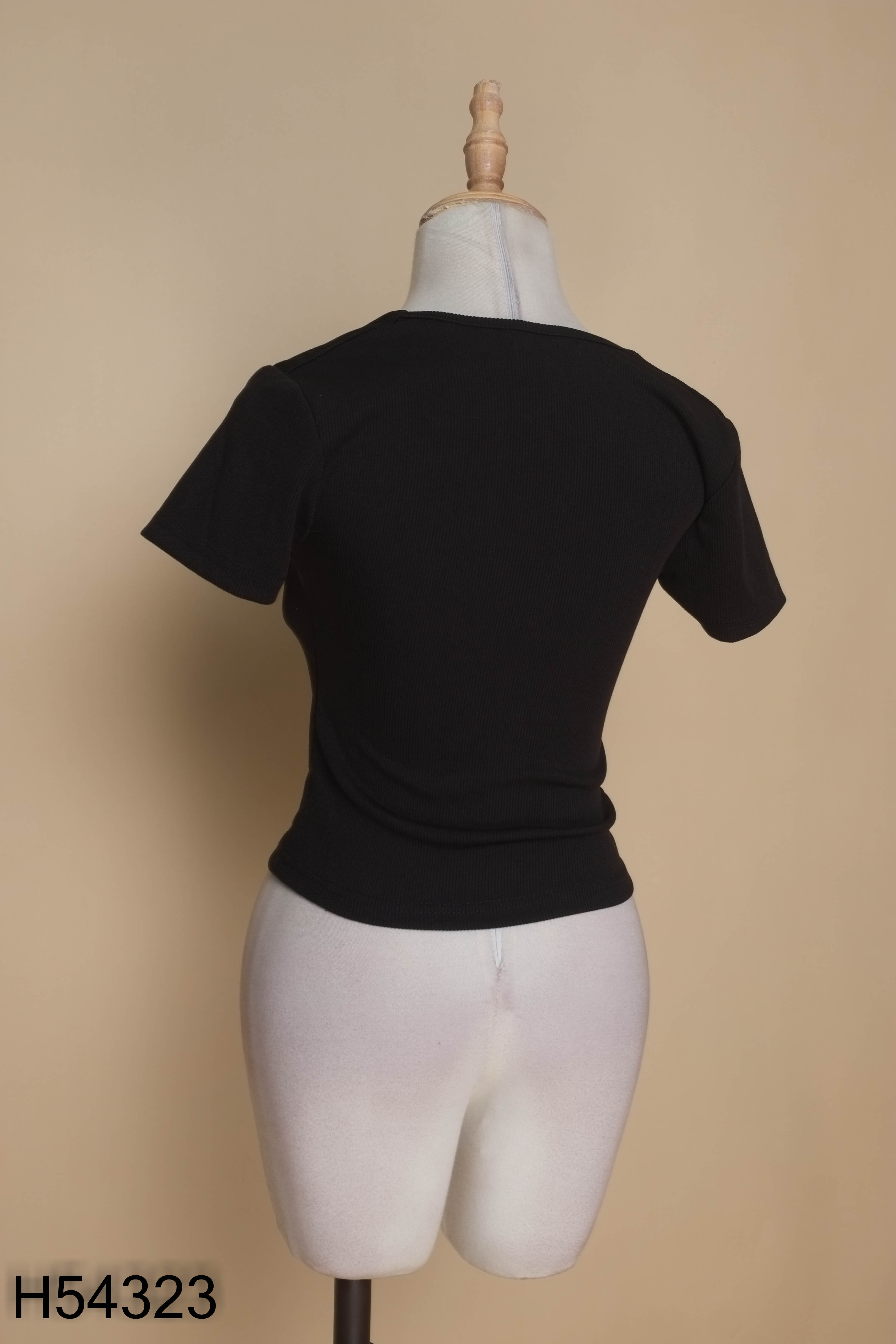 Áo babytee đen cổ vuông