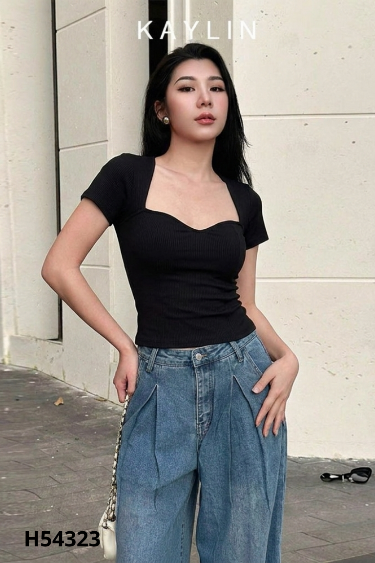 Áo babytee đen cổ vuông
