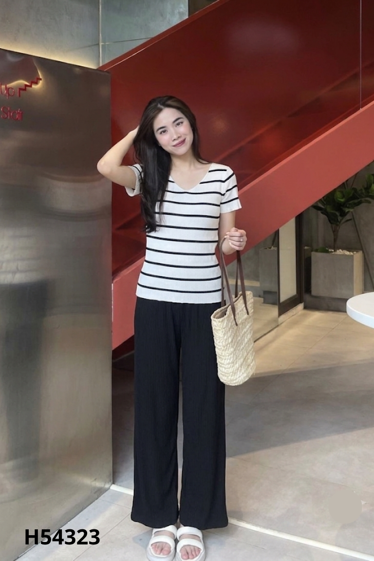 Set Áo thun len trắng kẻ đen + Quần đen nhún