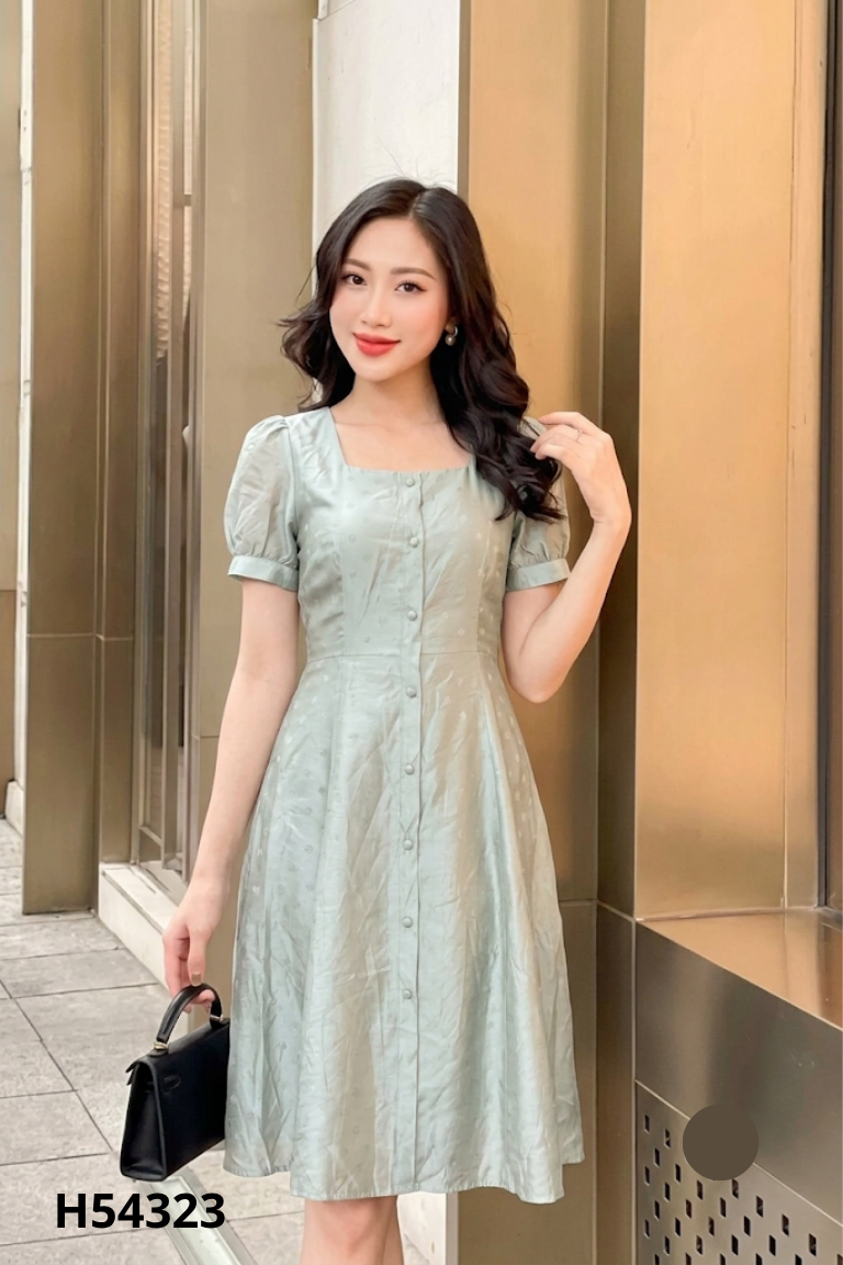 Váy voan xanh trơn phối cúc