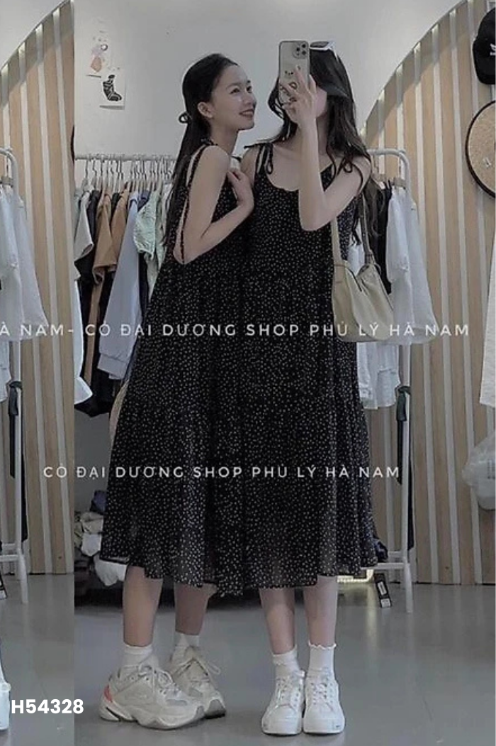 Váy hai dây đen chấm bi