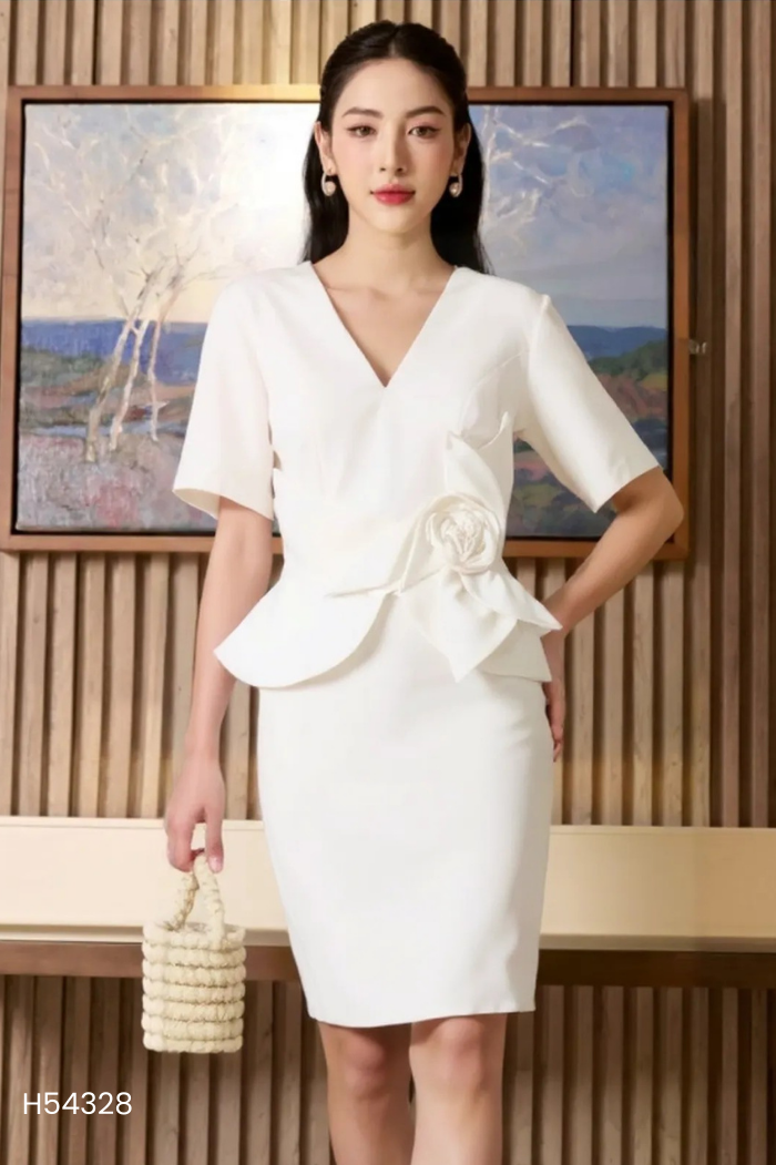Váy trắng HA THANH THUY phối hoa