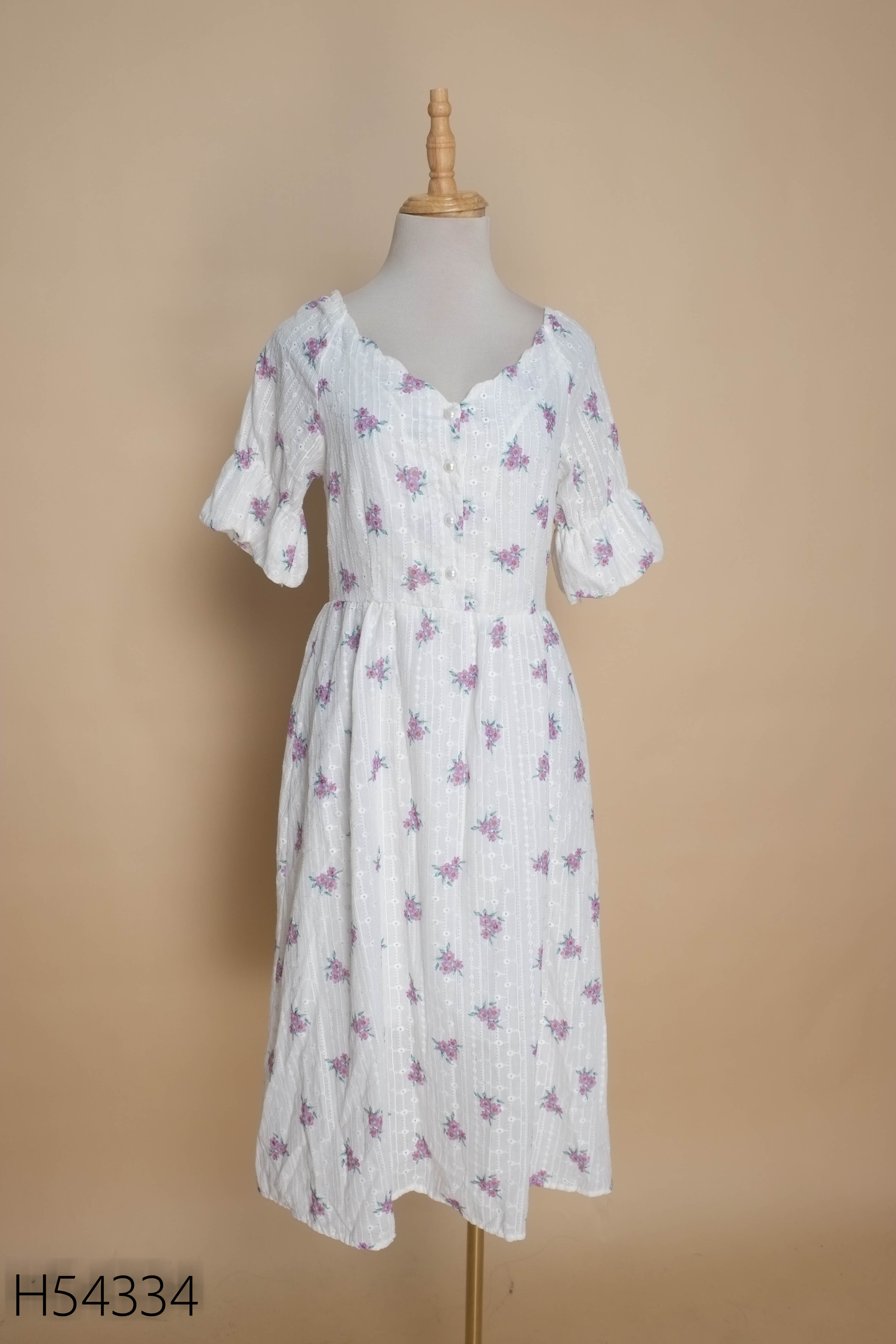 Váy trắng họa tiết hoa tím babydoll