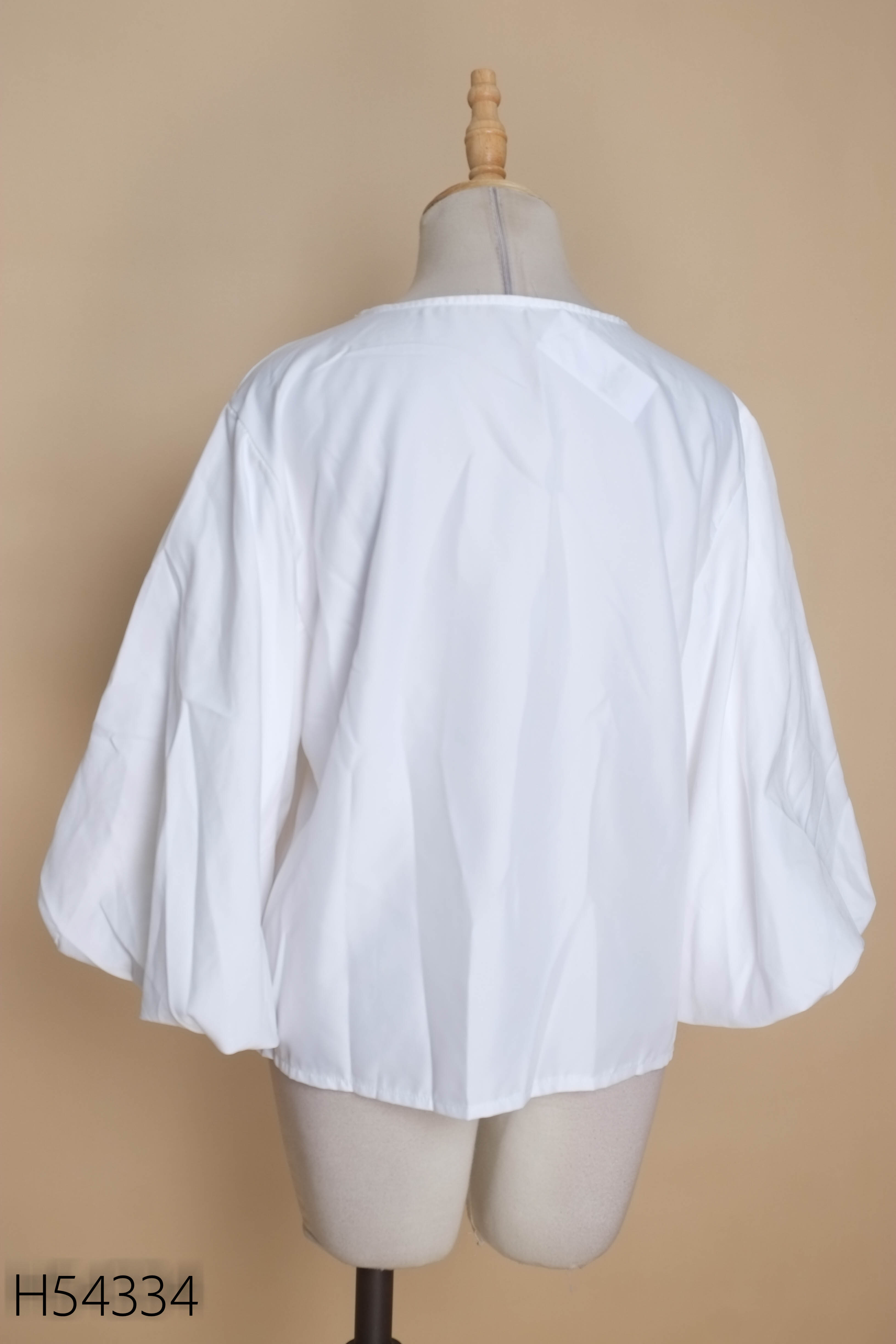 Áo trắng phối tay bí trơn