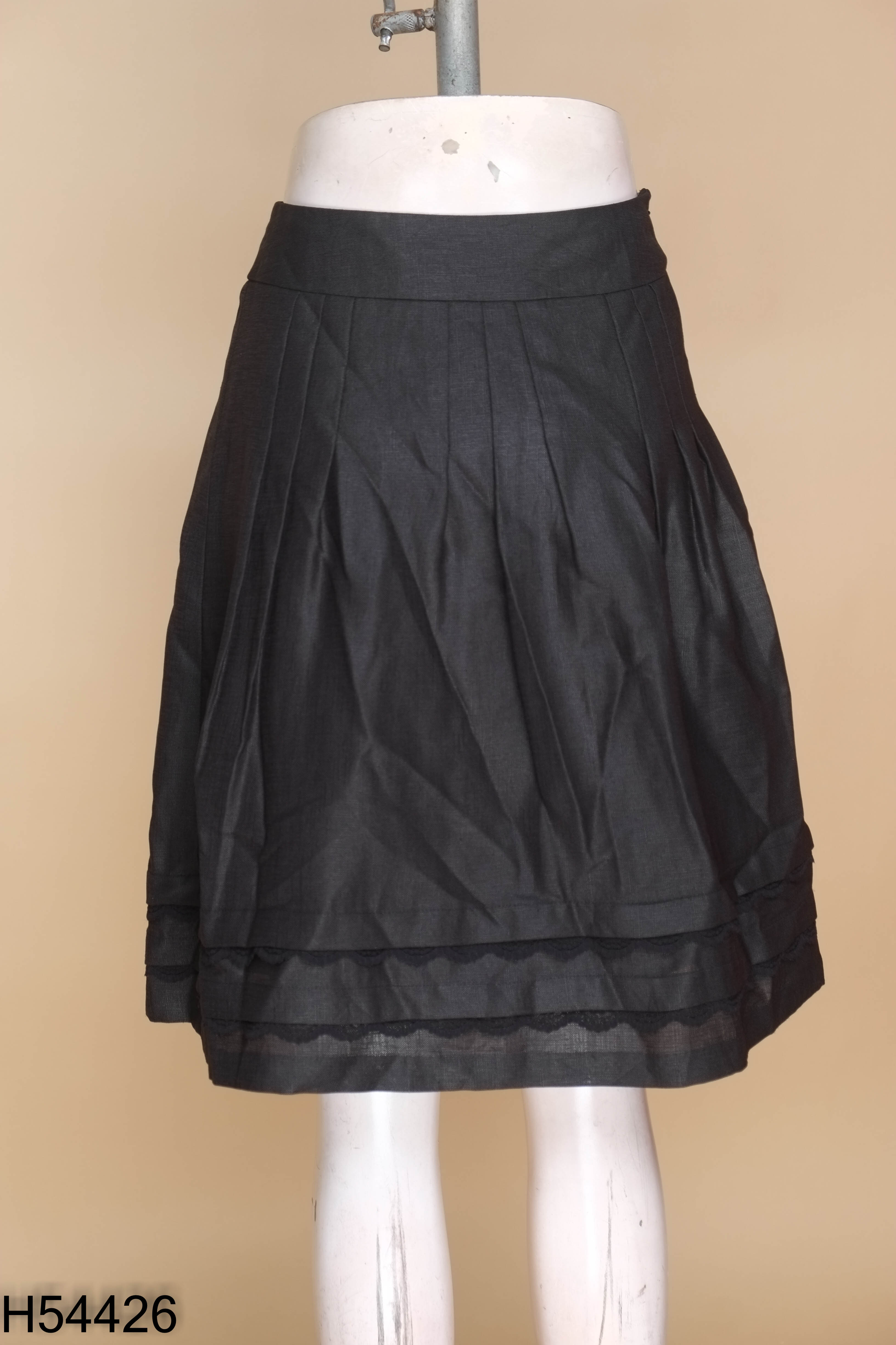 Chân váy linen đen xếp ly
