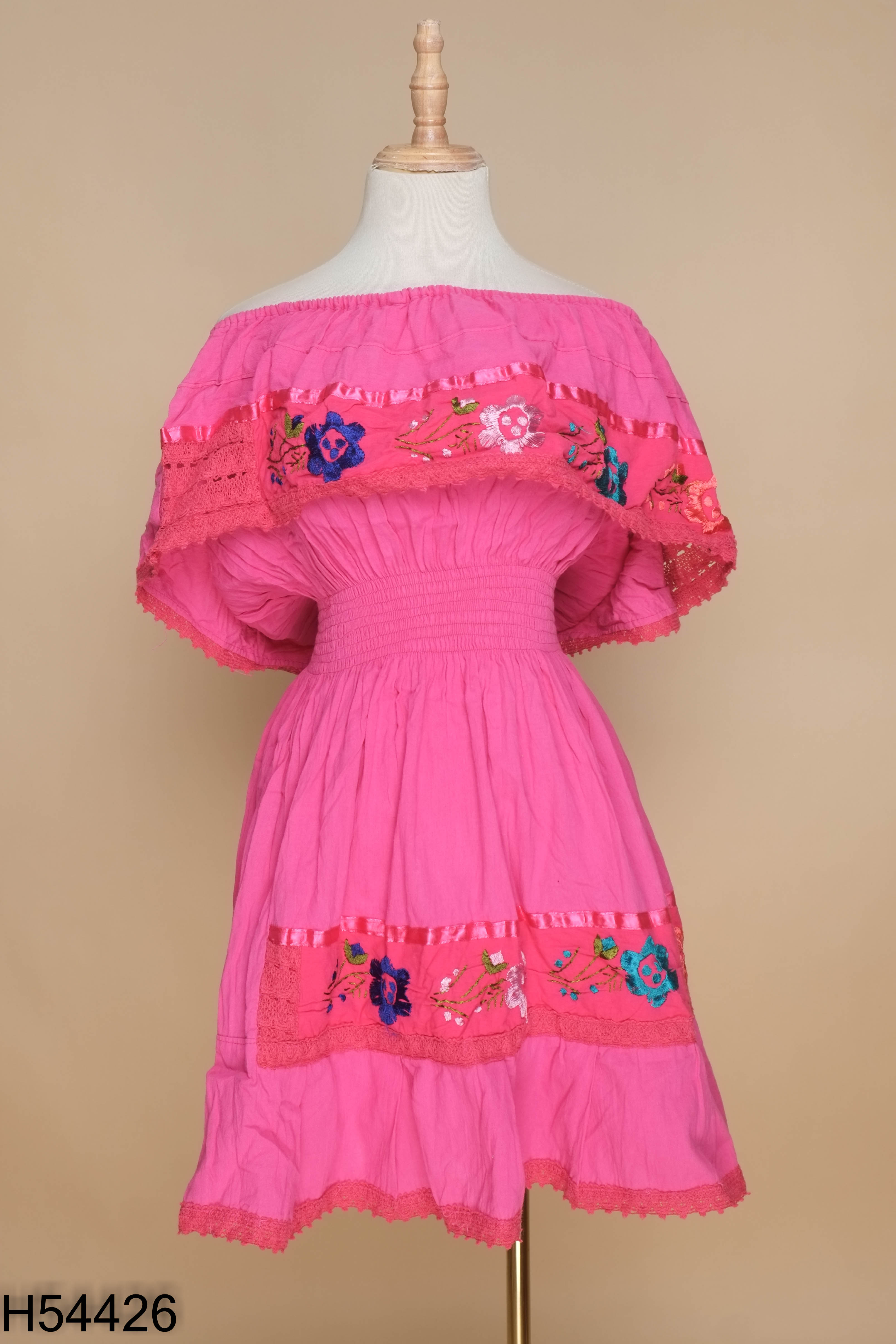 Váy trễ vai linen hồng thêu hoa