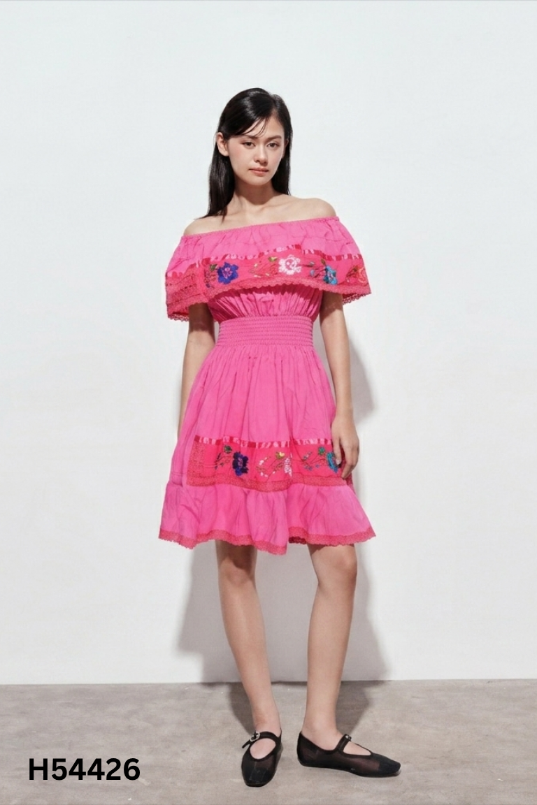 Váy trễ vai linen hồng thêu hoa