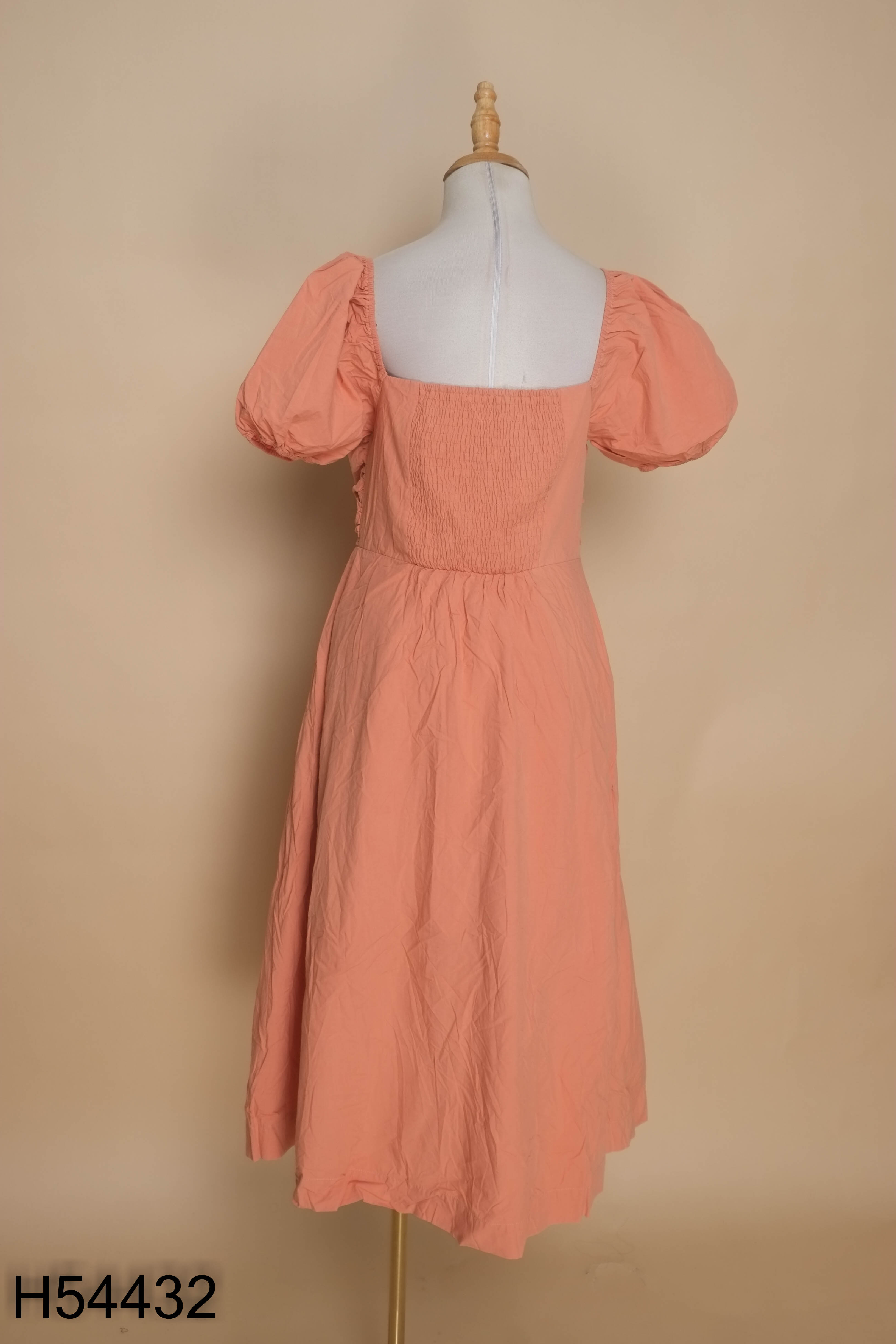 Váy hồng maxi cổ vuông