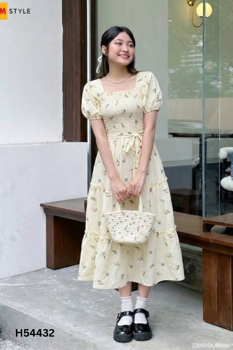 Váy trắng tay bồng hoa nhí
