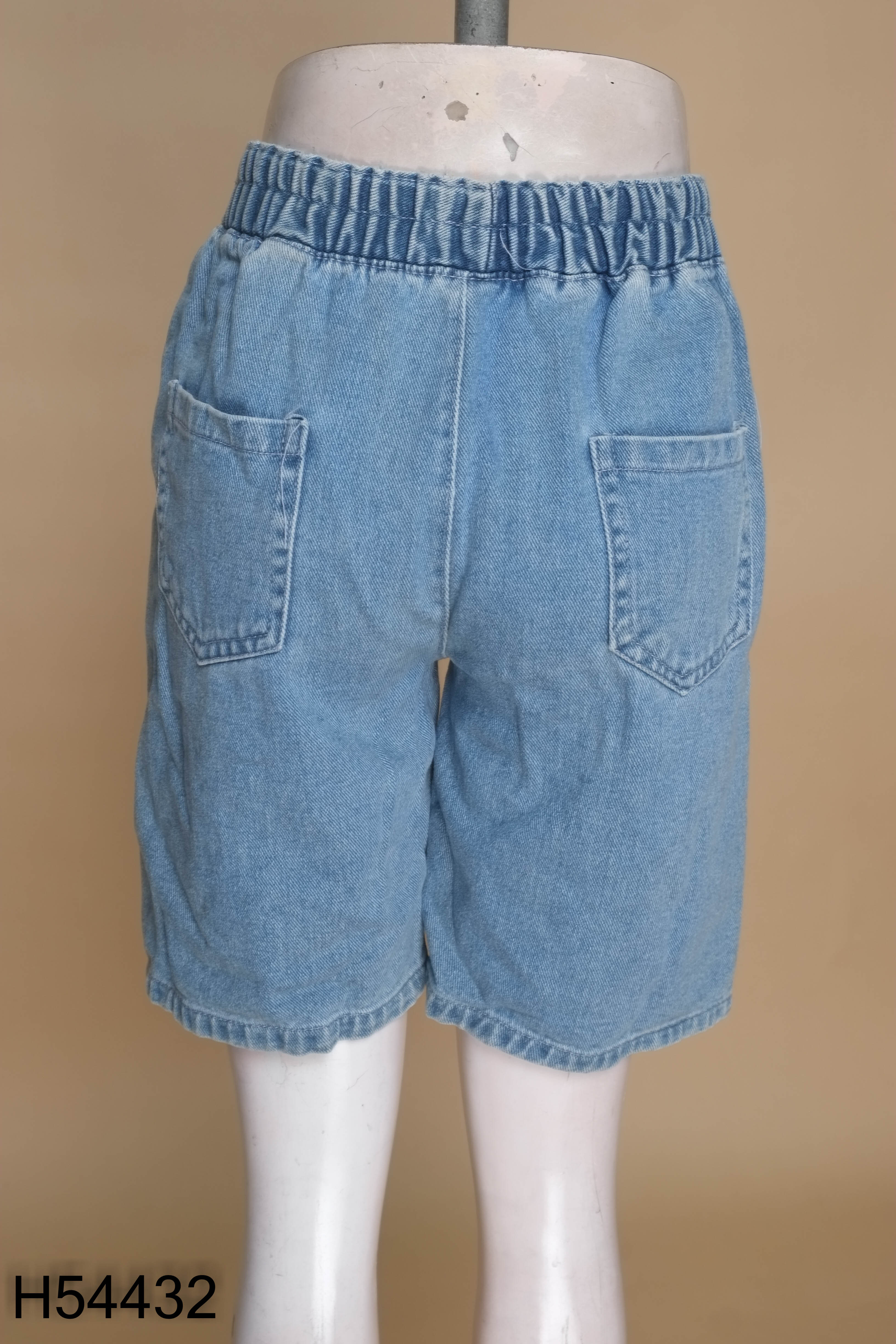 Quần jeans xanh lỡ