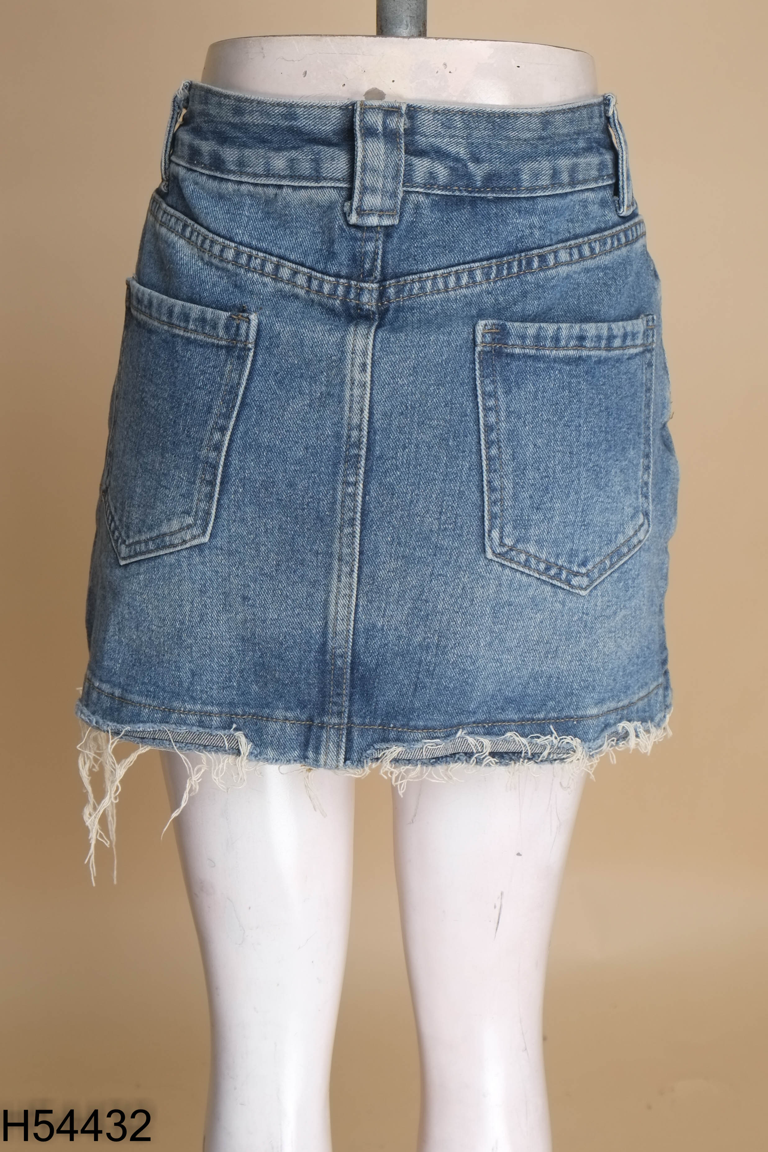 Chân váy jeans xanh ngắn tua rua