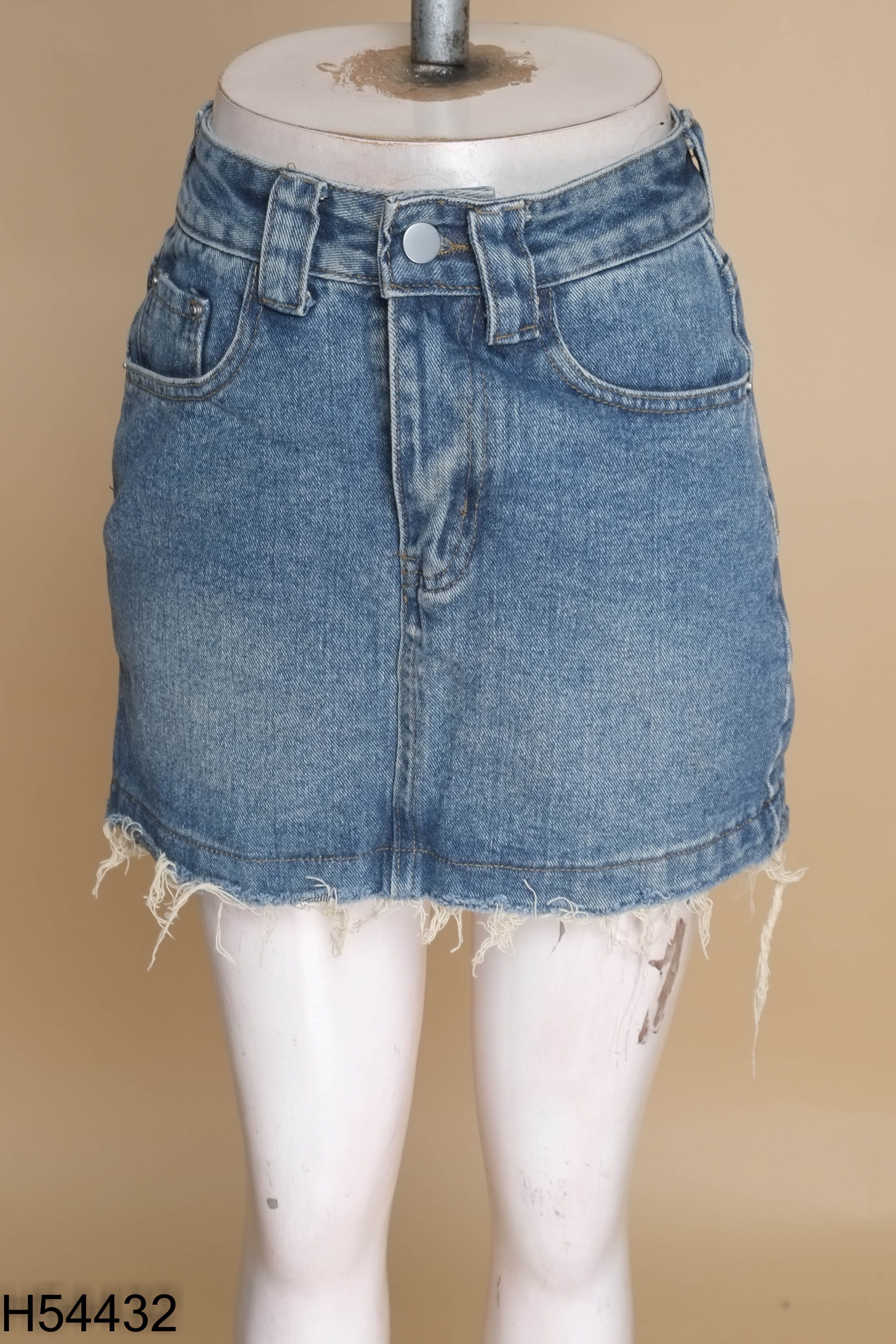 Chân váy jeans xanh ngắn tua rua