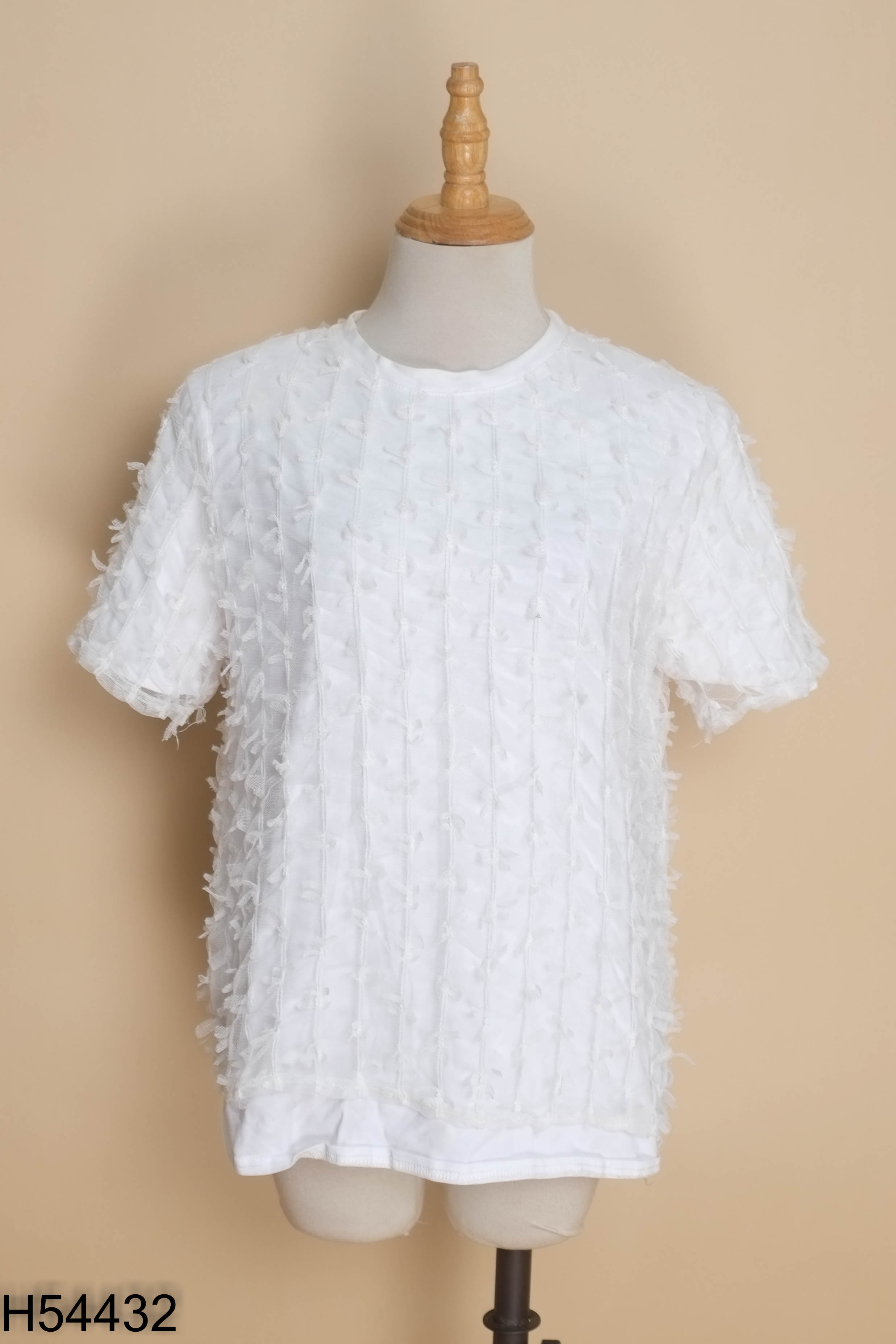 Áo thun trắng phối ren tằm
