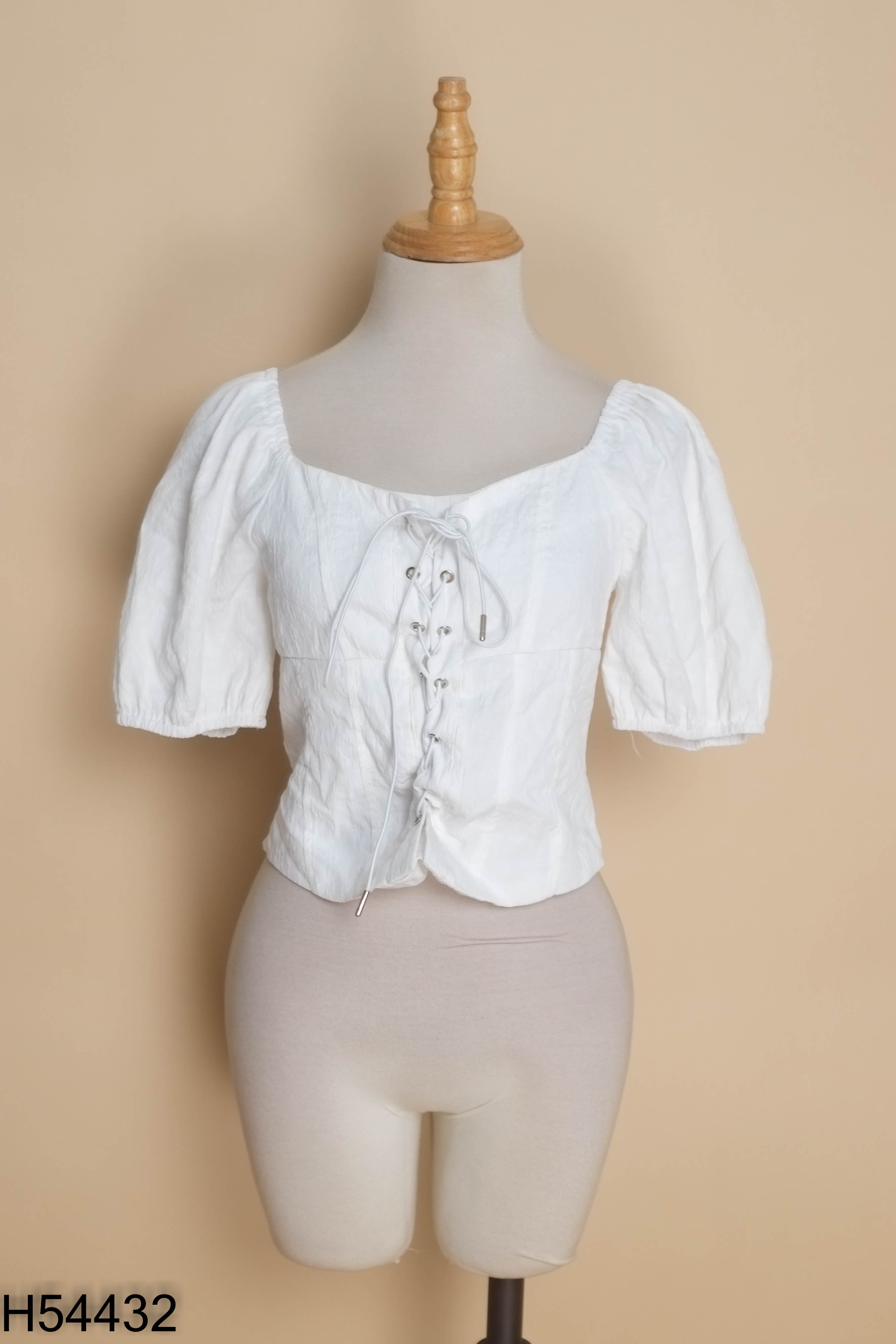 Áo crotop trắng trễ vai buộc dây