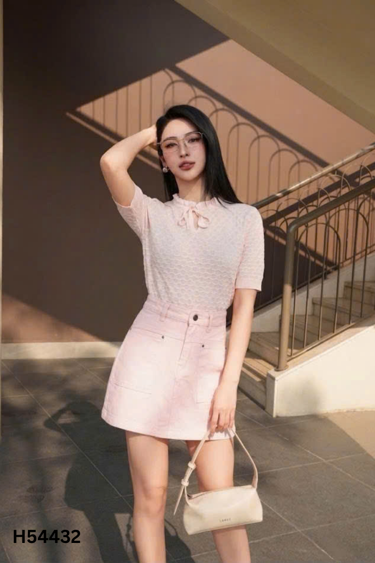 Áo hồng lưới cổ bèo