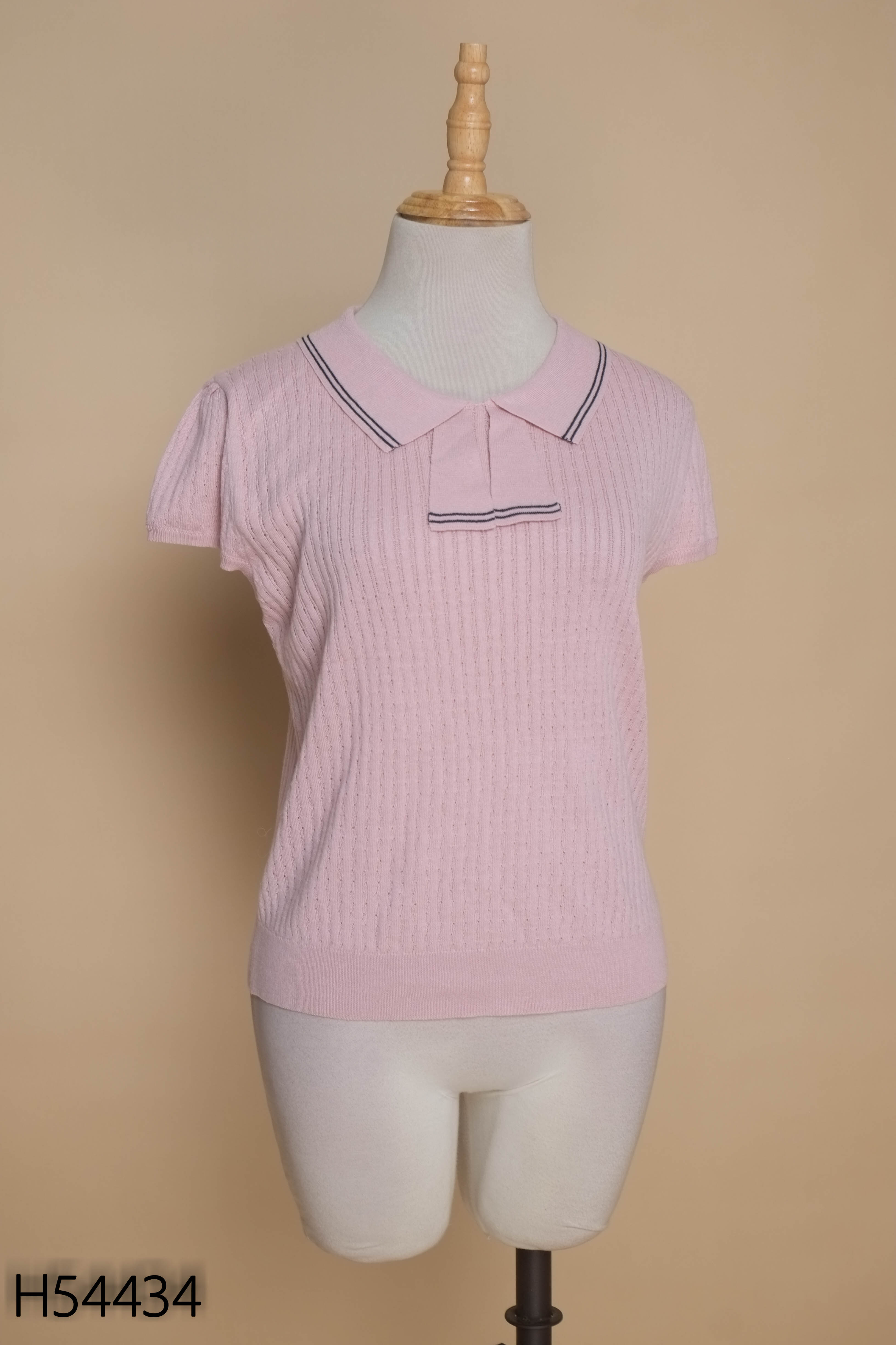 Áo len hồng phấn viền xanh