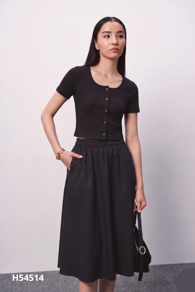 Set áo thun + chân váy đen