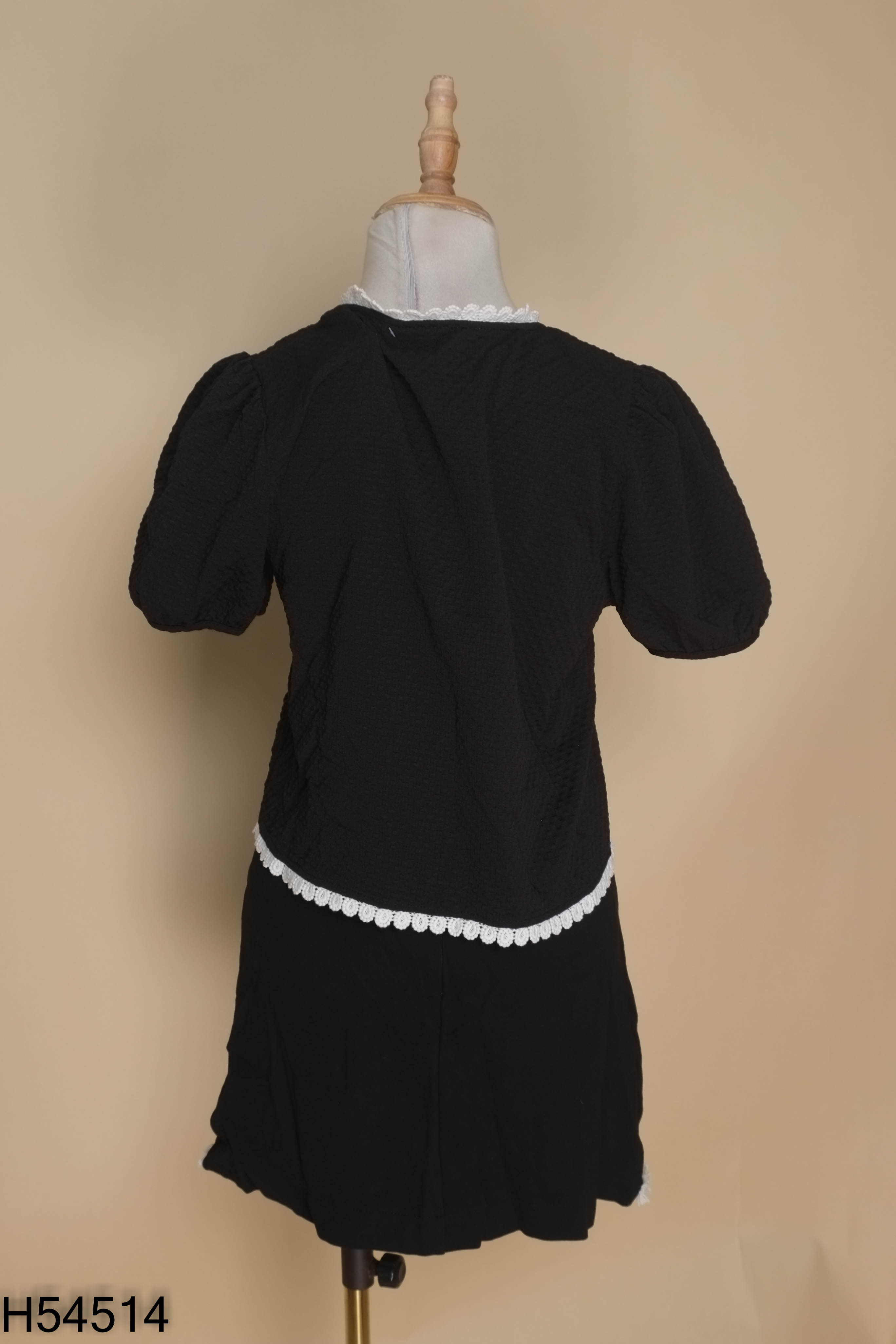 Set áo kiểu + chân váy đen viền trắng