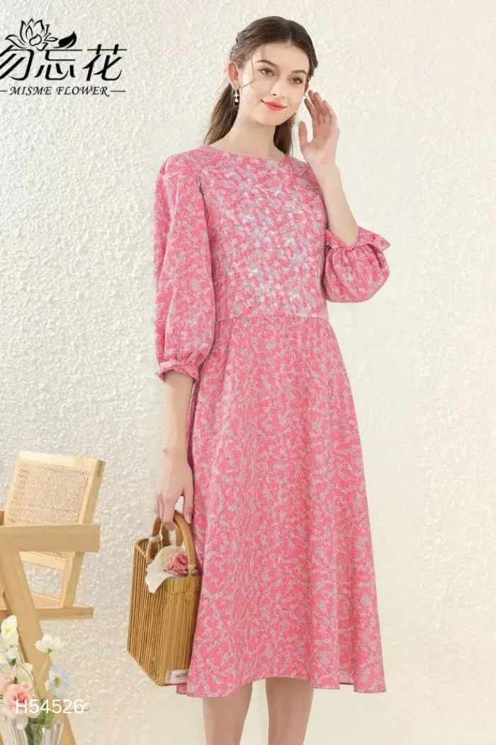 Váy dài nền xanh họa tiết hoa đỏ