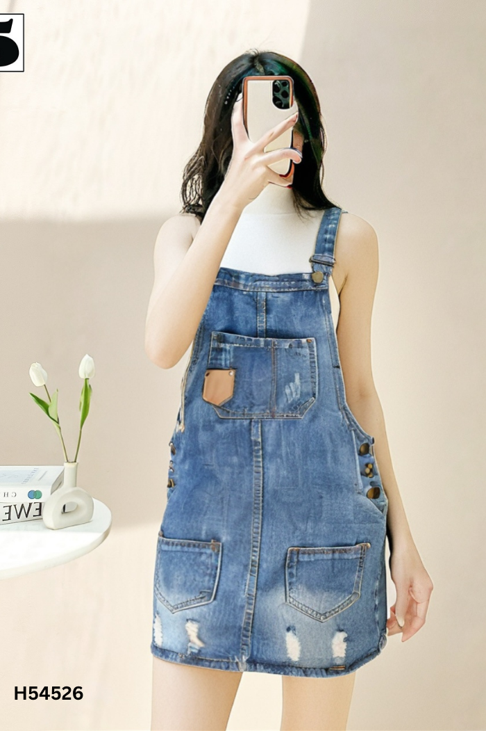 Yếm jeans xanh rách