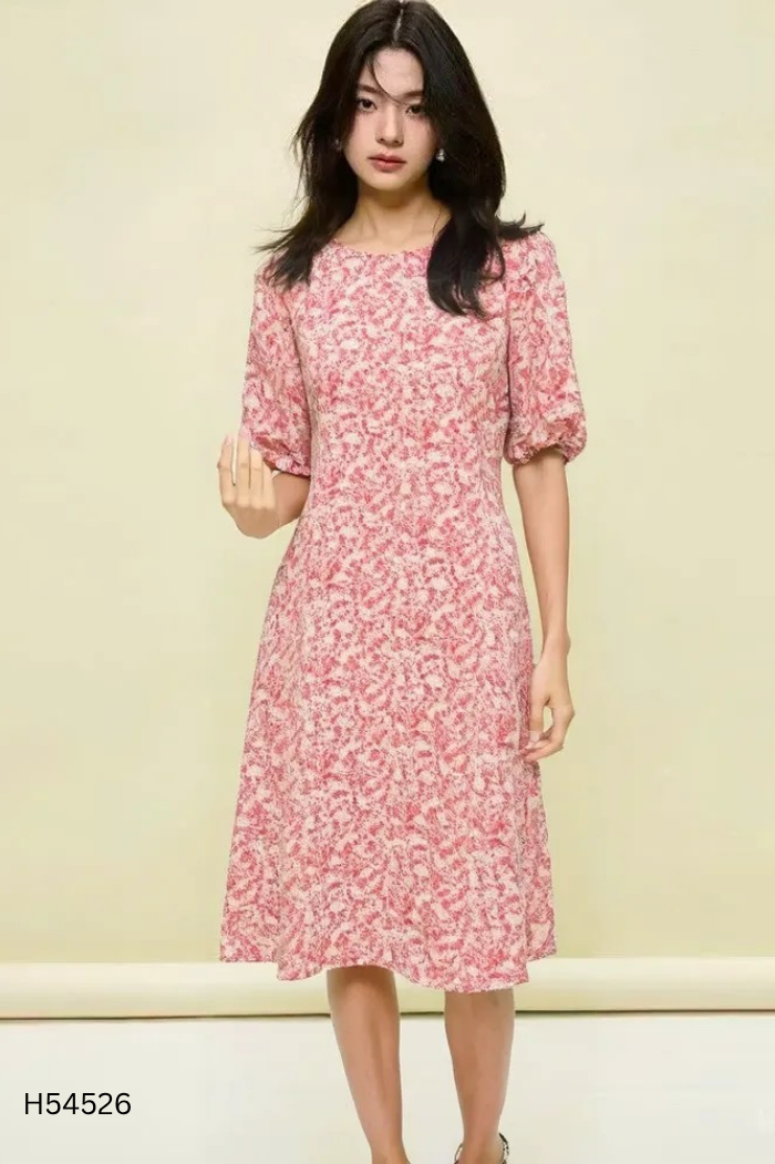 Váy hồng hoa tay bồng
