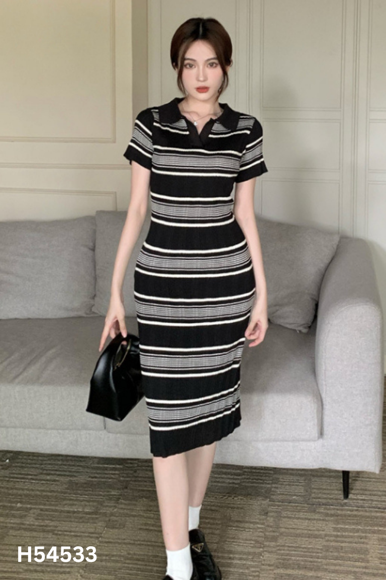 Váy len đen kẻ trắng