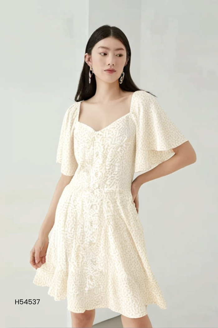 Váy trắng hoa vàng